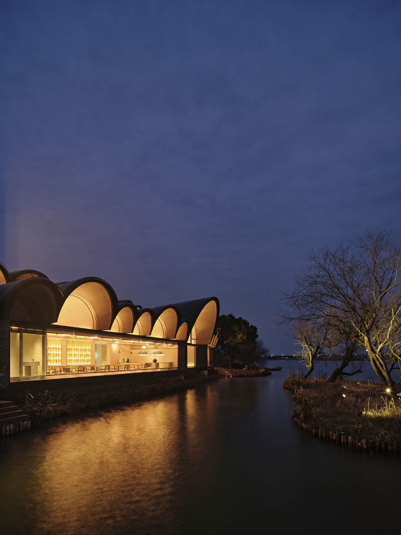 Hotel Boatyard por GOA y WJ STUDIO. Fotografía por Zhang Xi.