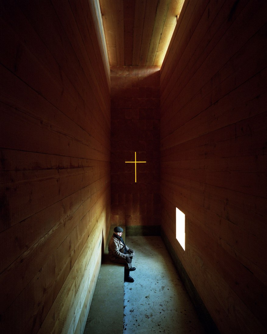 John Pawson, capilla de madera en Unterliezheim. Fotografía por Felix Friedmann.