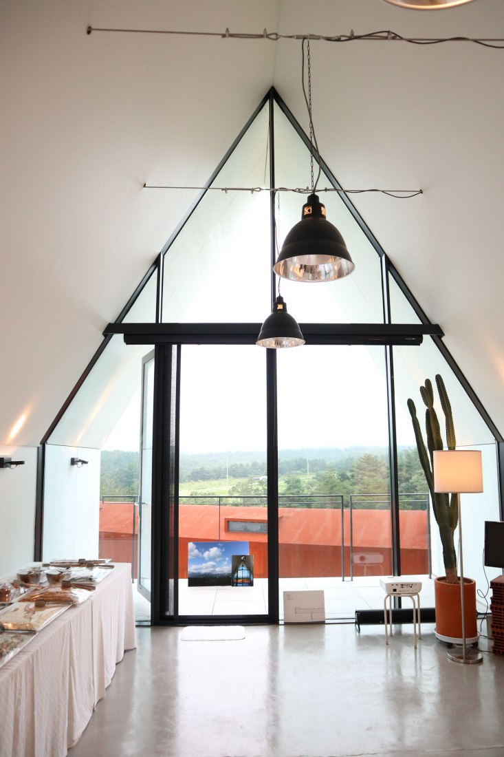 Interior. House [in white] by AEV Architectures. Photograph by Hyunjune Lee