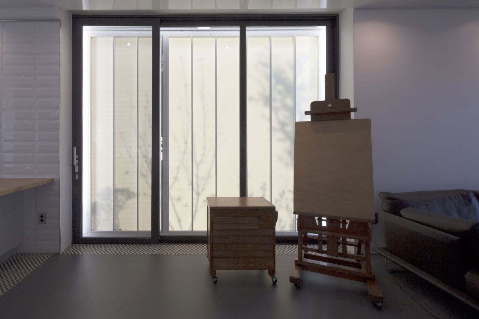 Interior. House [in white] by AEV Architectures. Photograph by Hyunjune Lee