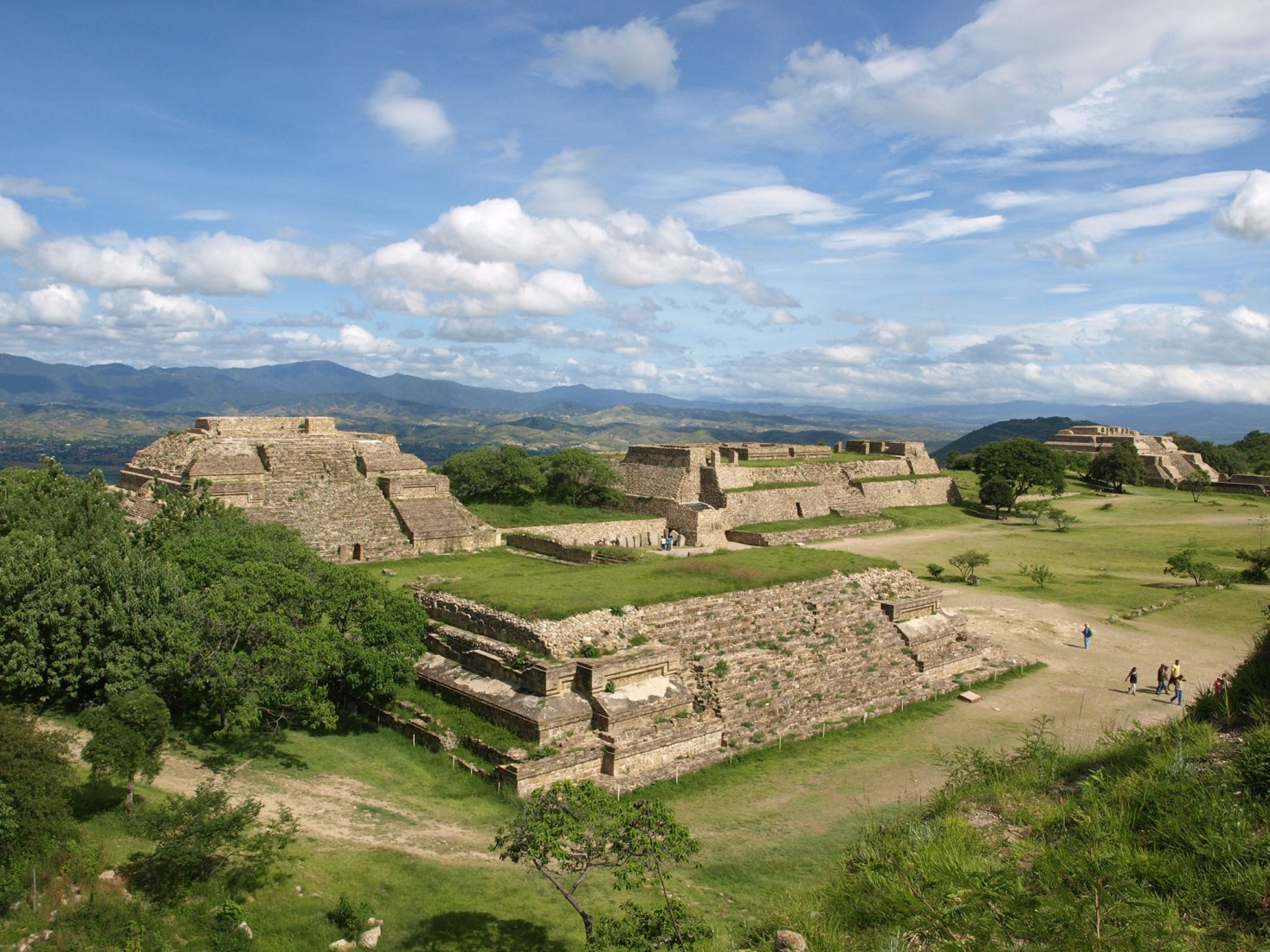 Monte Albán Archaeological Site in Oaxaca, Mexico. Photograph by Pablo Fossas, CC BY-SA 3.0