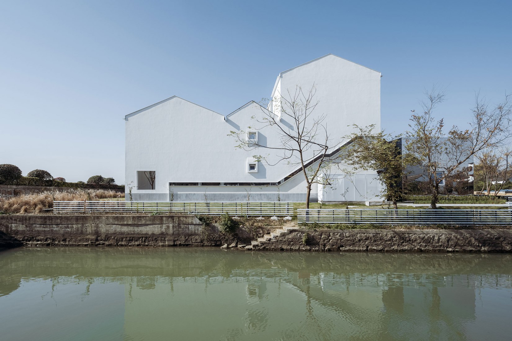 The White Suzhou Section Homestay por Wutopia Lab. Fotografía por CreatAR Images