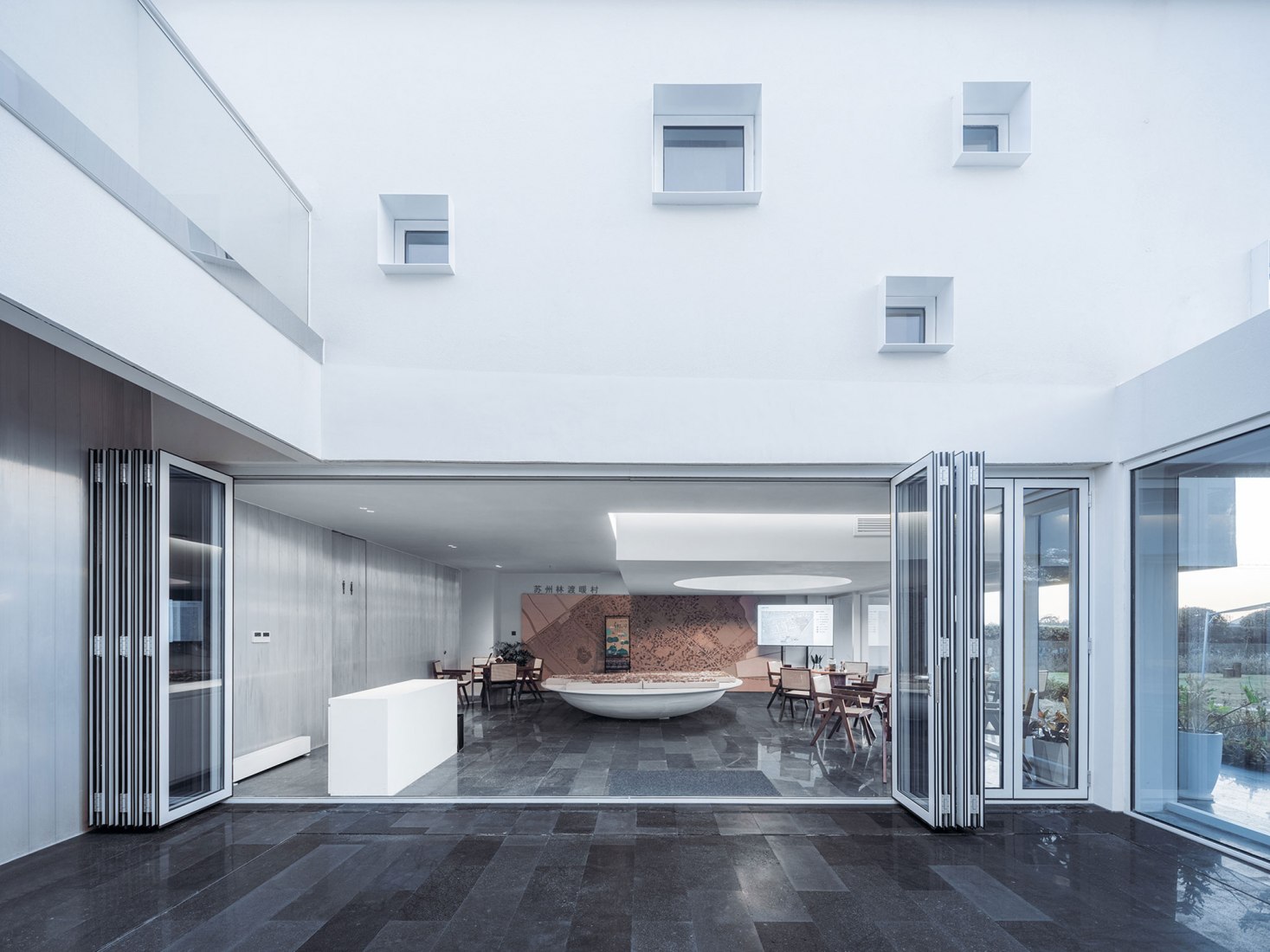 The White Suzhou Section Homestay por Wutopia Lab. Fotografía por CreatAR Images