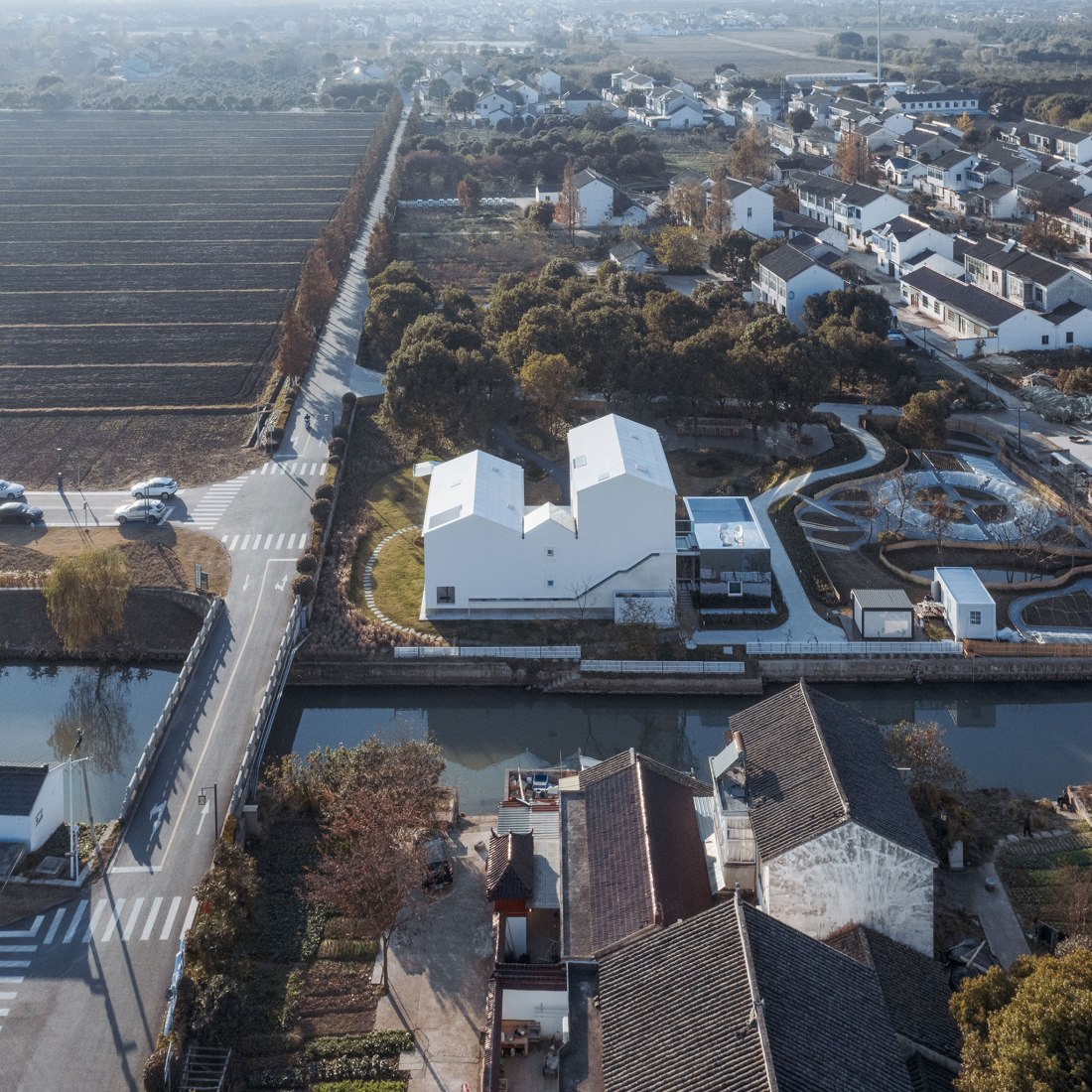The White Suzhou Section Homestay por Wutopia Lab. Fotografía por CreatAR Images