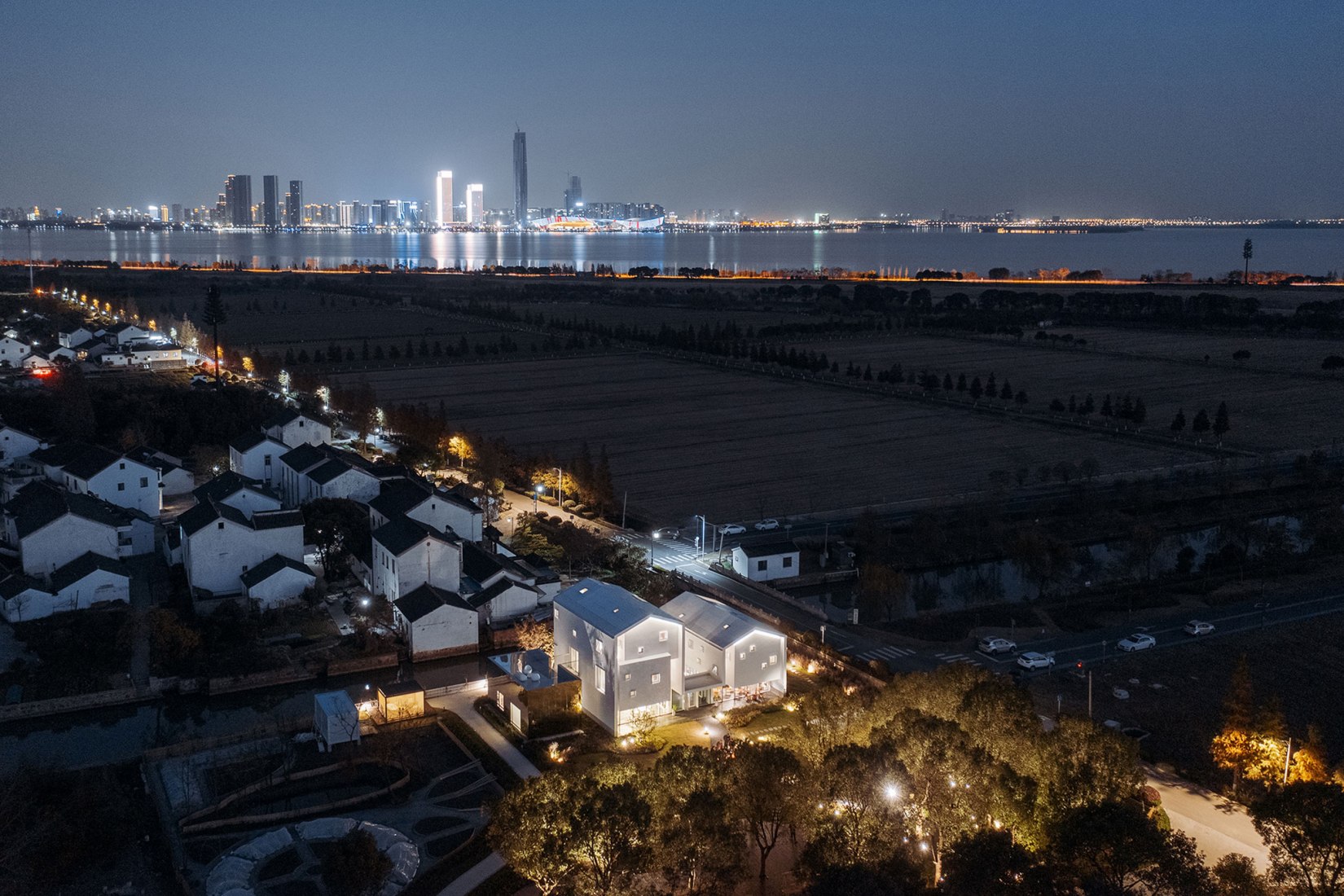 The White Suzhou Section Homestay por Wutopia Lab. Fotografía por CreatAR Images