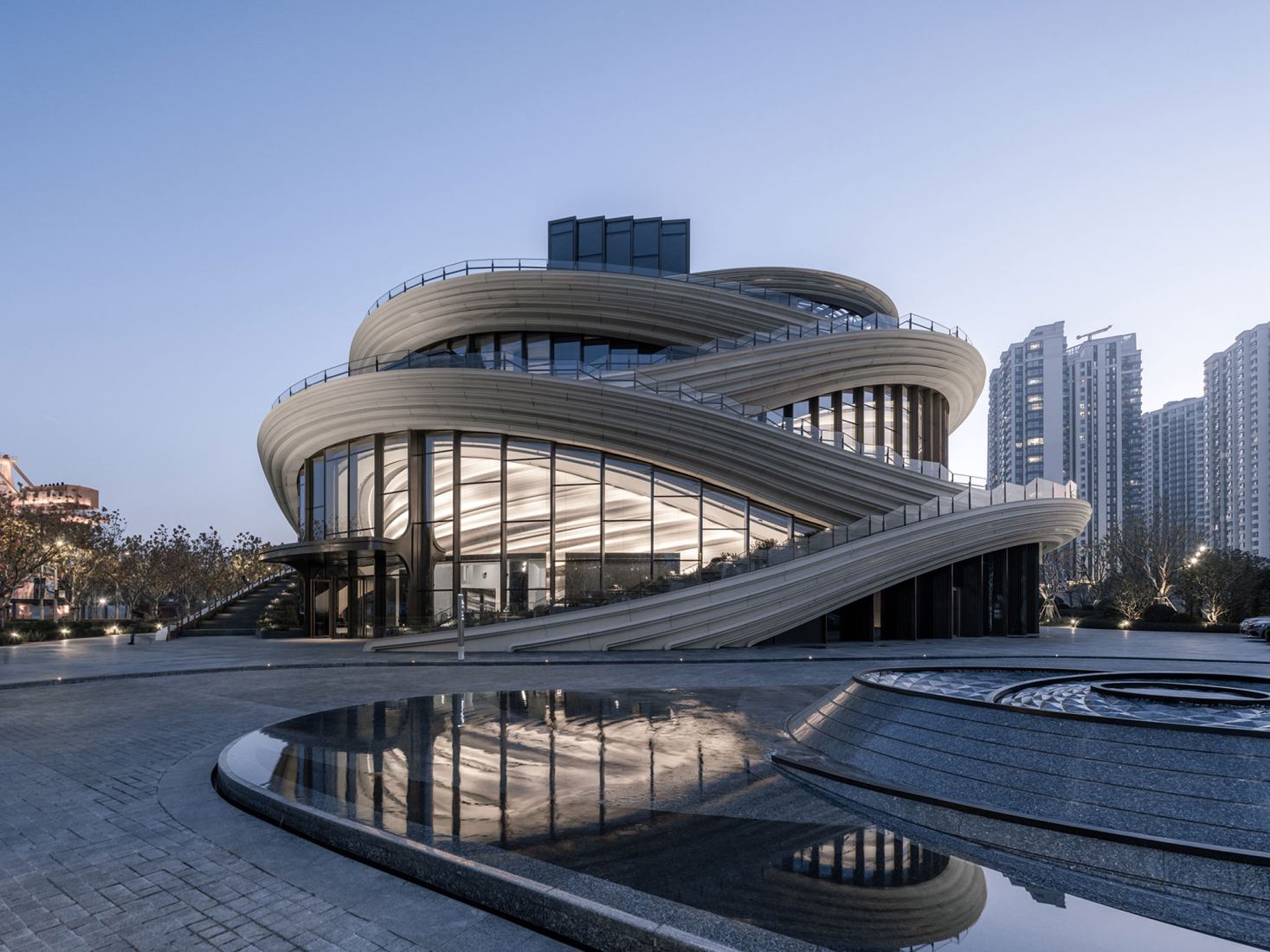 West Bund Orbit por Wutopia Lab. Fotografía por CreatAR Images.