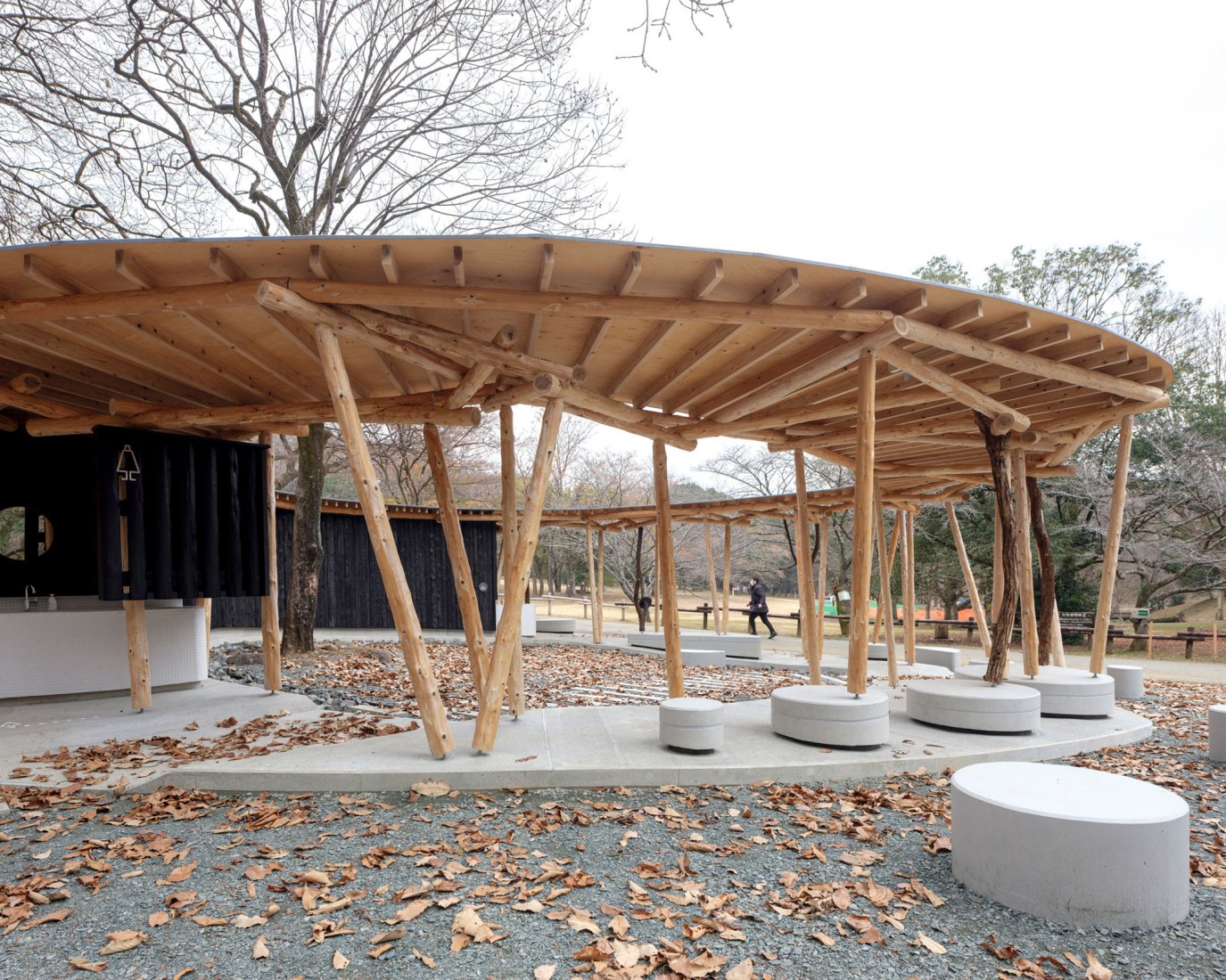 Public toilet in Matsuda Forest Park Recreation Area by Yamashita Sekkei. Photograph by yashiro photo office.