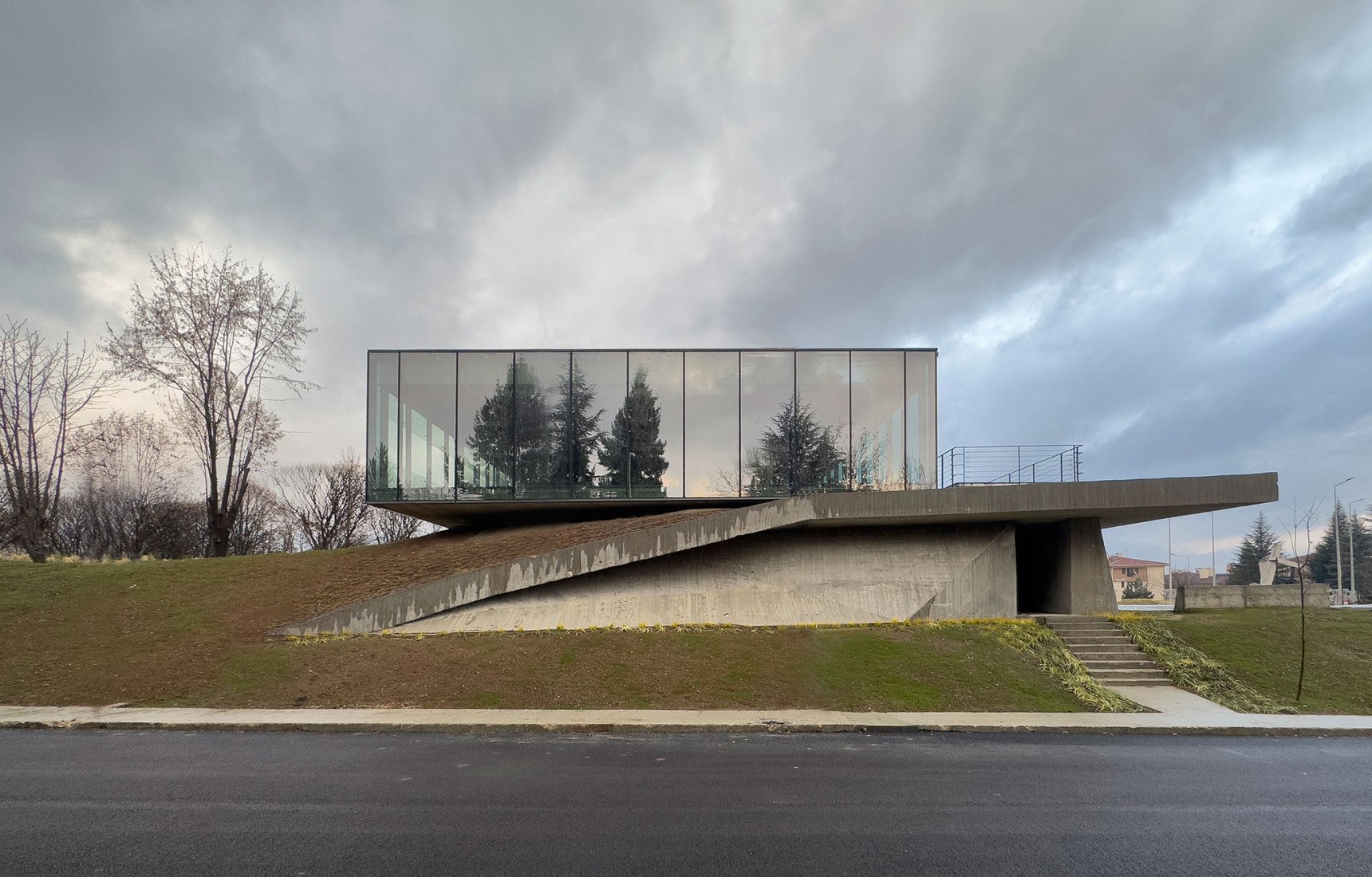 Centro en recuerdo del terremoto de Bolu por YNRDG Architecture. Fotografía por Öner Demircan