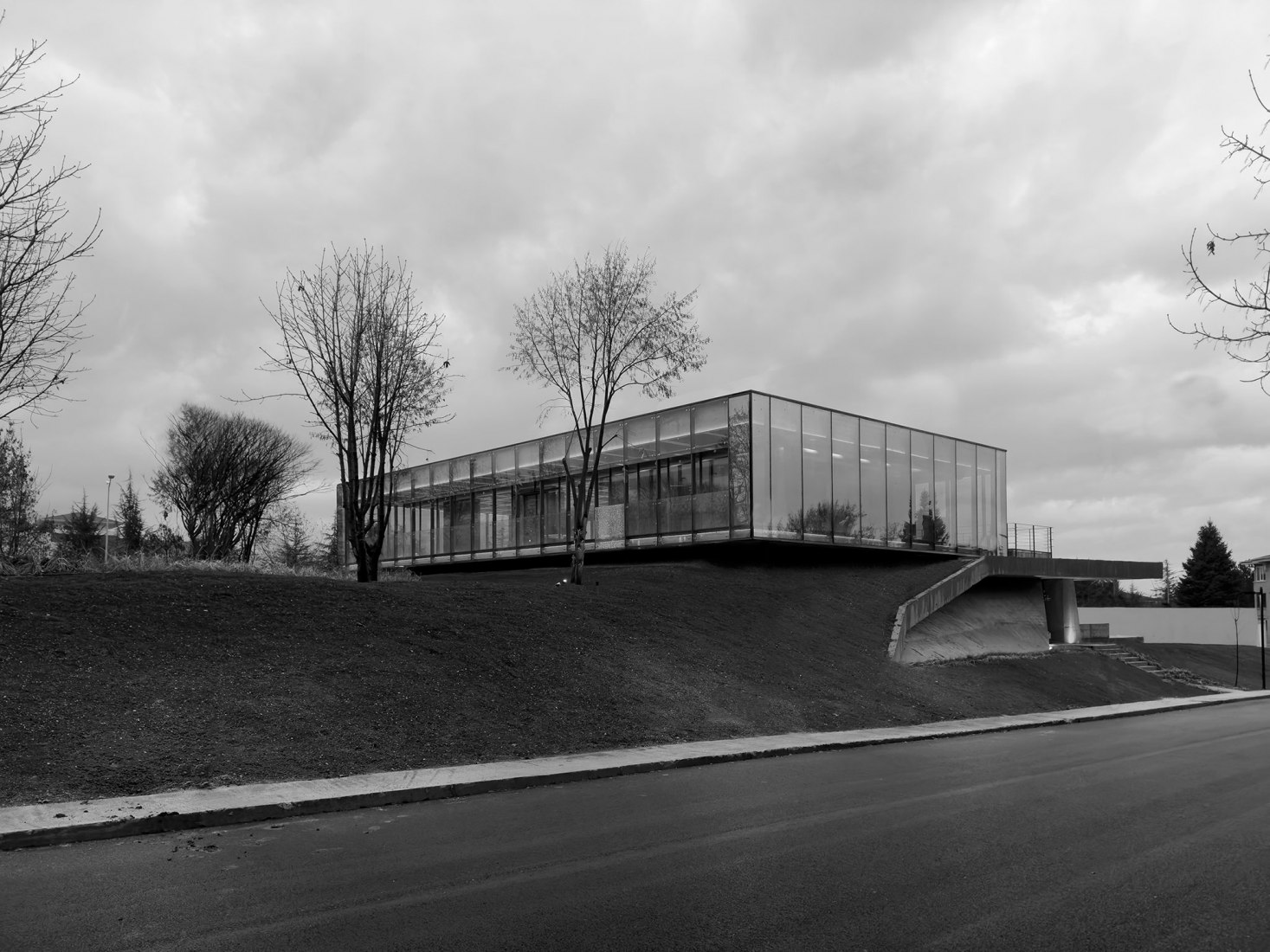 Centro en recuerdo del terremoto de Bolu por YNRDG Architecture. Fotografía por Öner Demircan