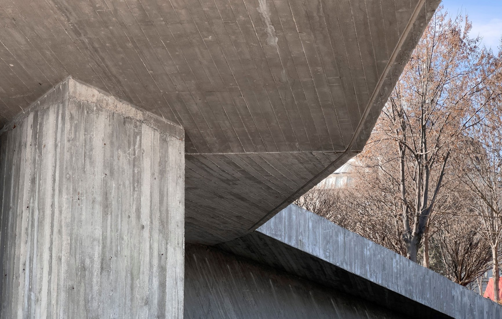 Centro en recuerdo del terremoto de Bolu por YNRDG Architecture. Fotografía por Öner Demircan