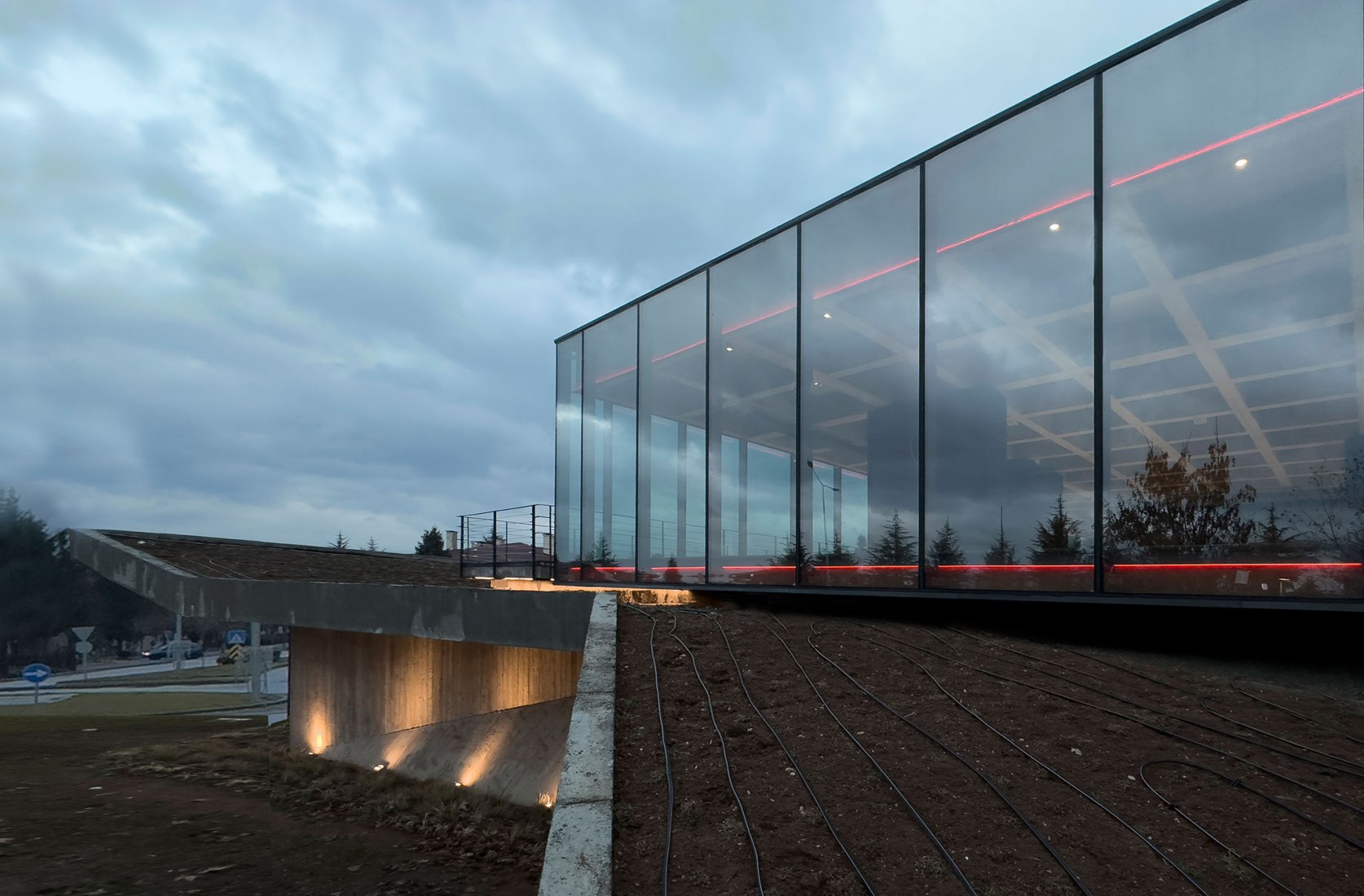 Centro en recuerdo del terremoto de Bolu por YNRDG Architecture. Fotografía por Öner Demircan