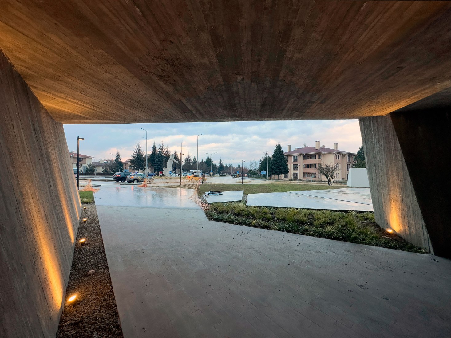 Centro en recuerdo del terremoto de Bolu por YNRDG Architecture. Fotografía por Öner Demircan