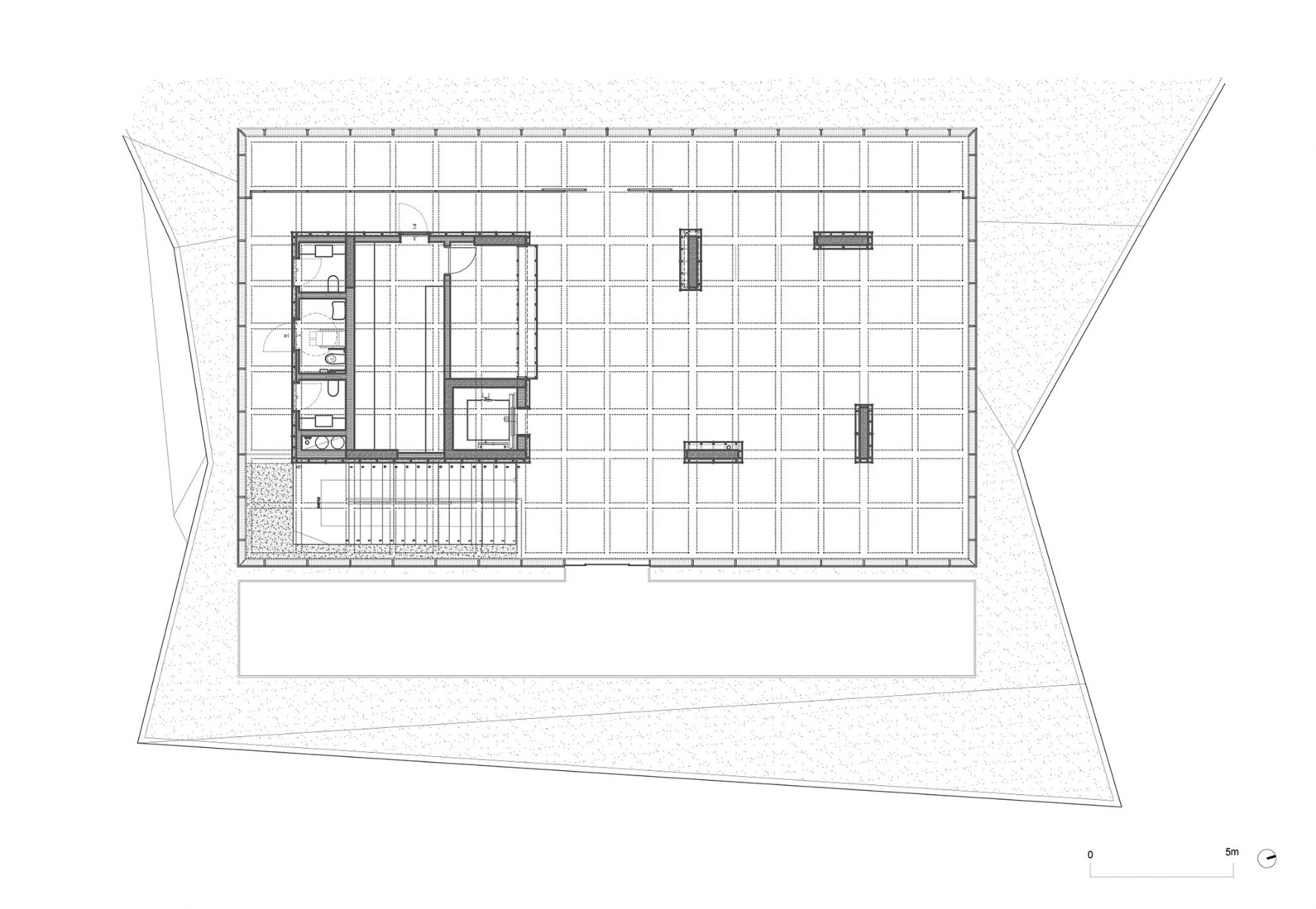 Primera planta. Centro en recuerdo del terremoto de Bolu por YNRDG Architecture.