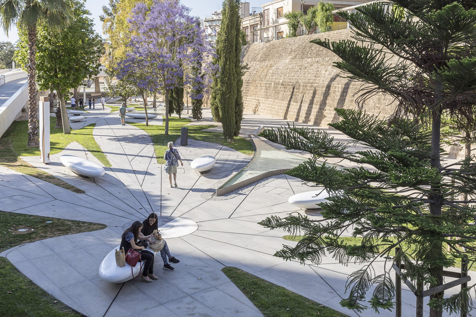 Plaza Eleftheria por Zaha Hadid Architects. Fotografía por Laurian Ghinitoiu
