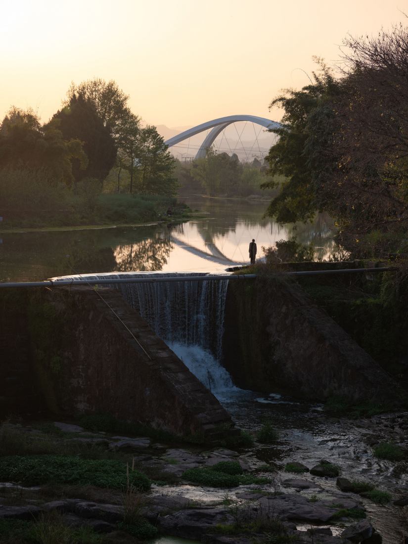 Jiangxi River Bridge by Zaha Hadid Architects. Photograph by Liang-Xue.