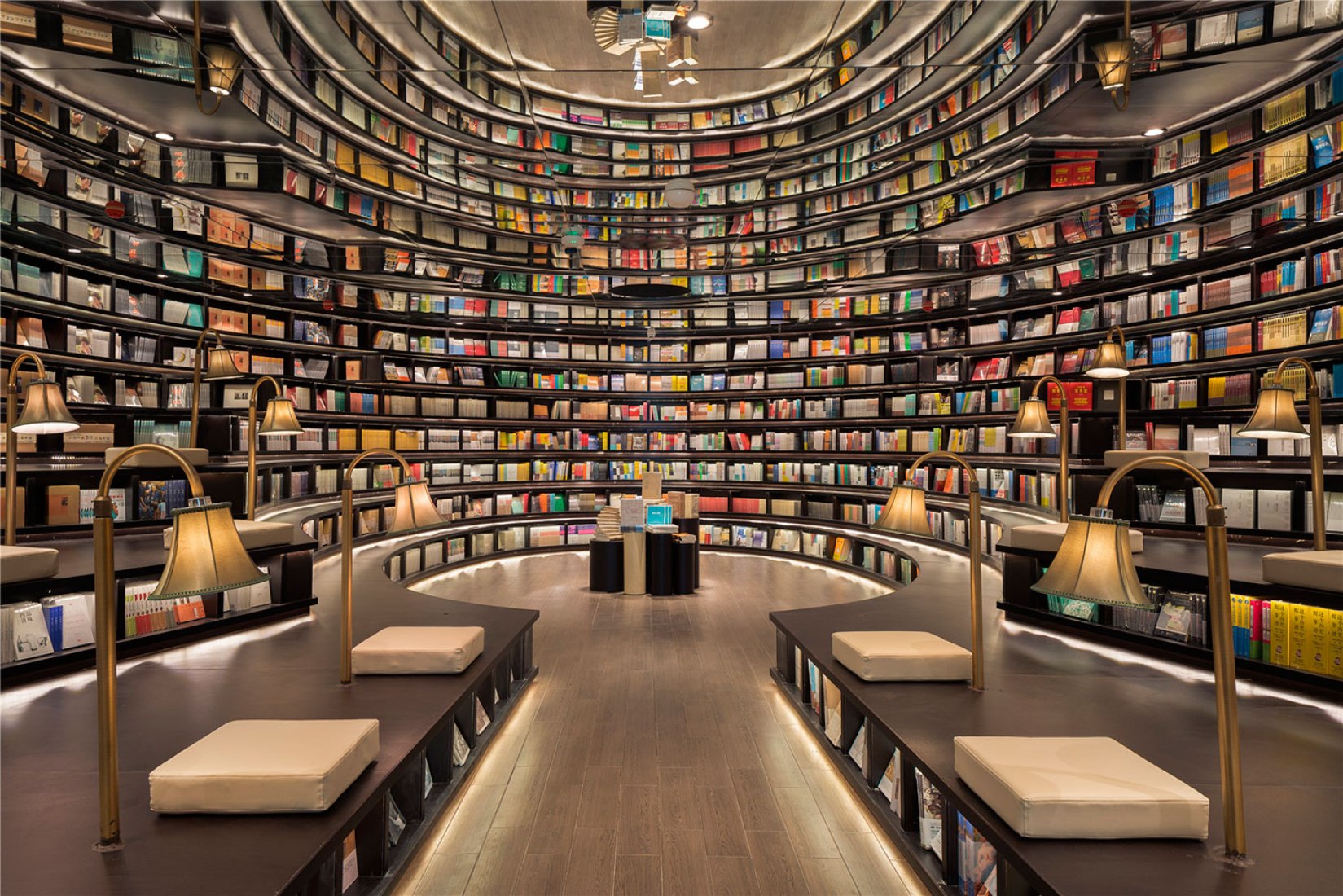Endless Shelves. Zhongsuhge Hangzhou bookstore by XL-MUSE | METALOCUS