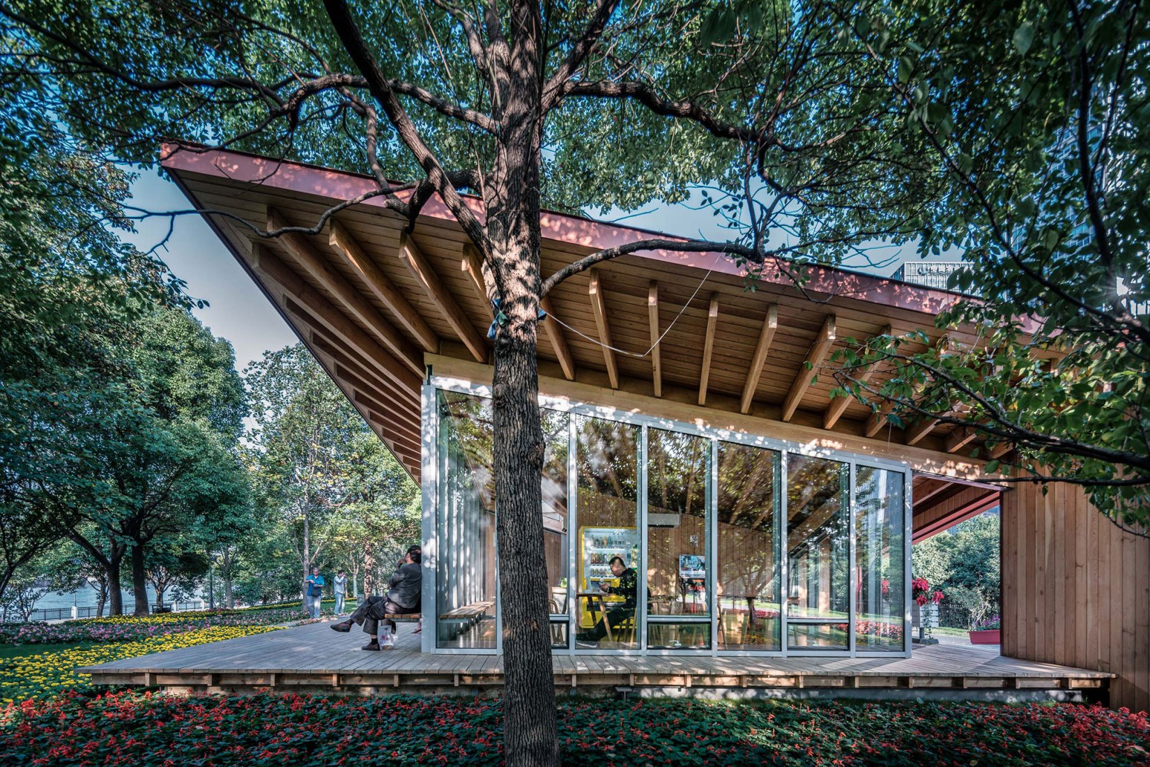 Vista exterior. Centro de visitantes del río Huangpu por ZHOU Wei + ZHANG Bin / Atelier Z+. Fotografía © WU Qingshan