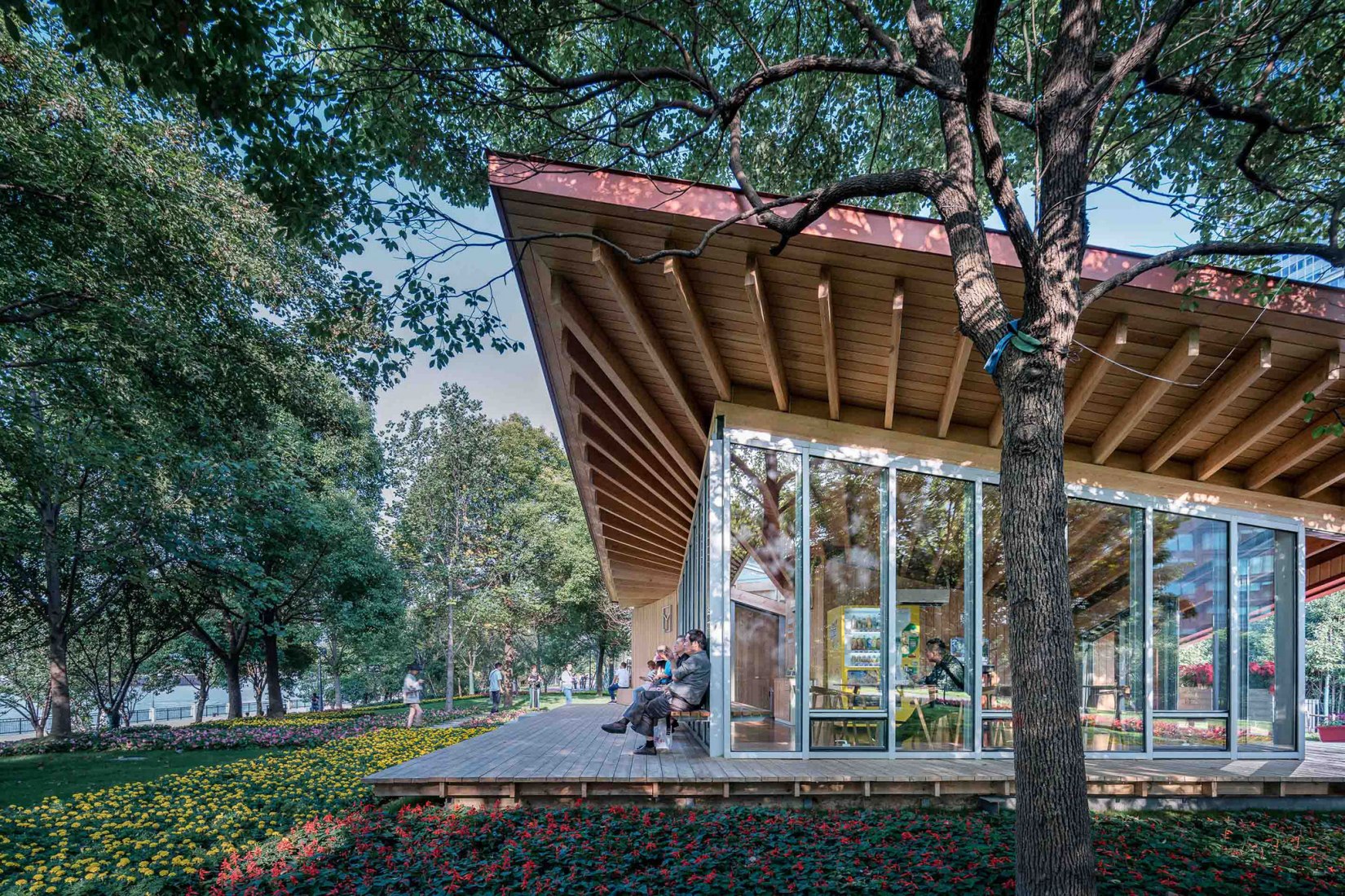Vista exterior. Centro de visitantes del río Huangpu por ZHOU Wei + ZHANG Bin / Atelier Z+. Fotografía © WU Qingshan