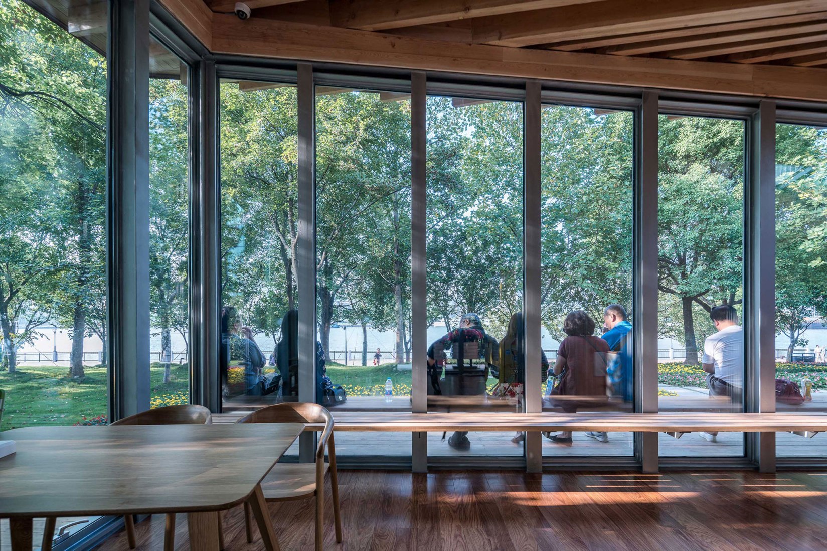 Vista interior. Centro de visitantes del río Huangpu por ZHOU Wei + ZHANG Bin / Atelier Z+. Fotografía © WU Qingshan