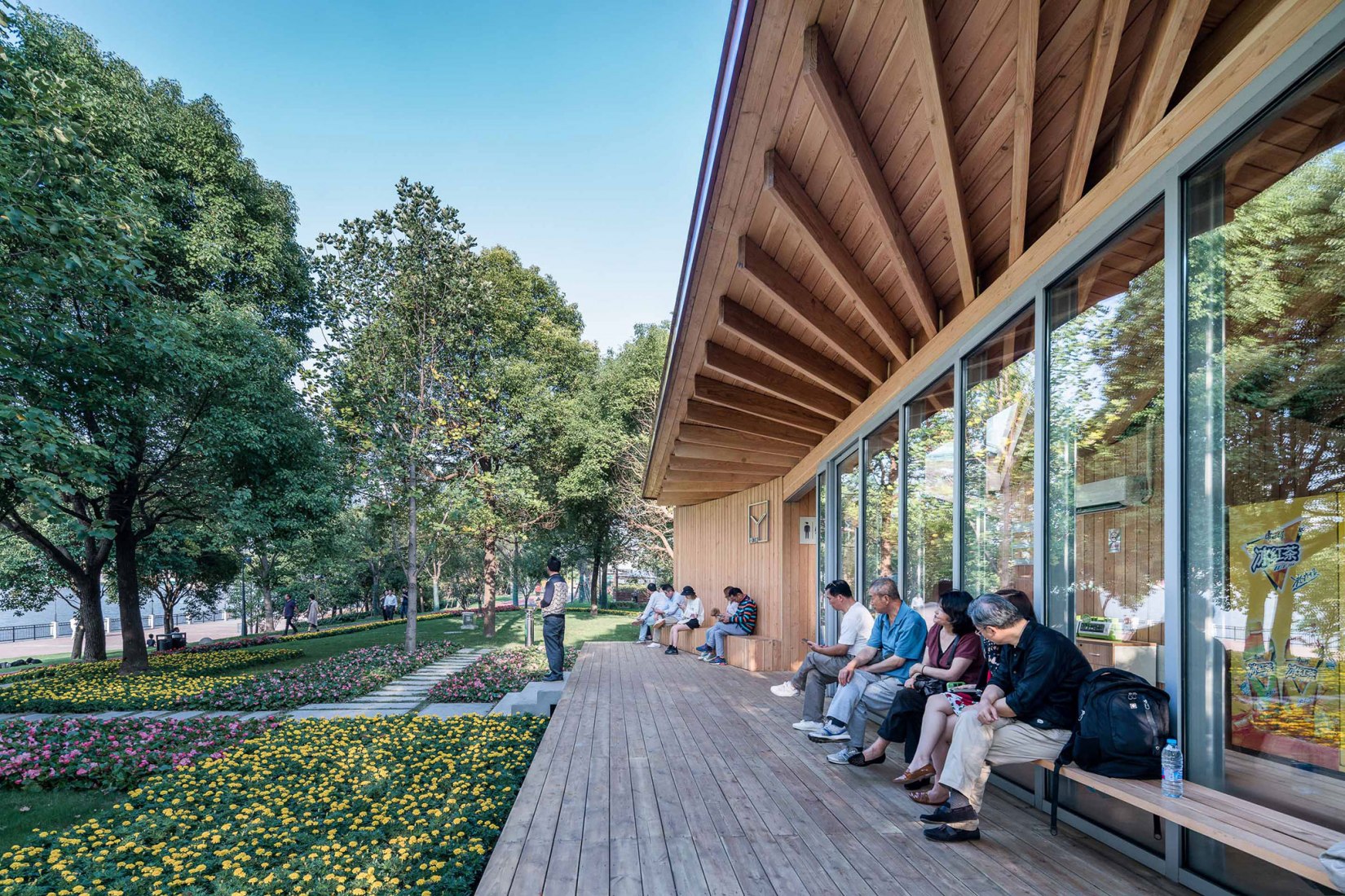 Visitantes. Centro de visitantes del río Huangpu por ZHOU Wei + ZHANG Bin / Atelier Z+. Fotografía © WU Qingshan
