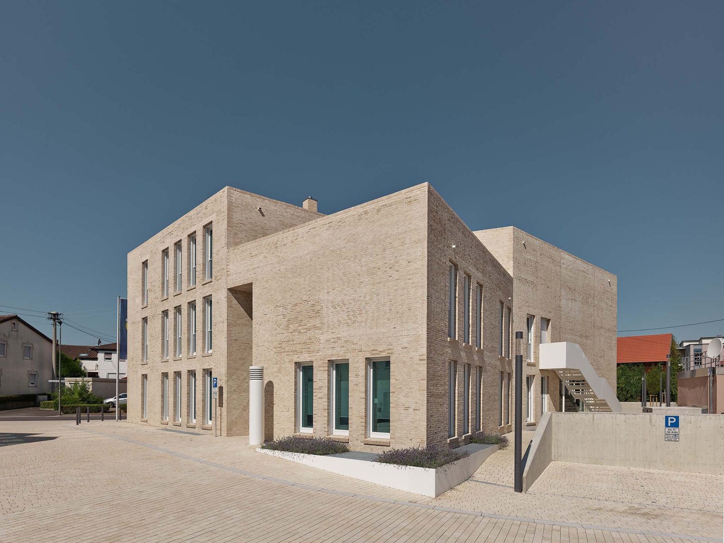 Nuevo edificio del Ayuntamiento de Baltmannsweiler por Zoll Architekten. Fotografía por Zooey Braun 