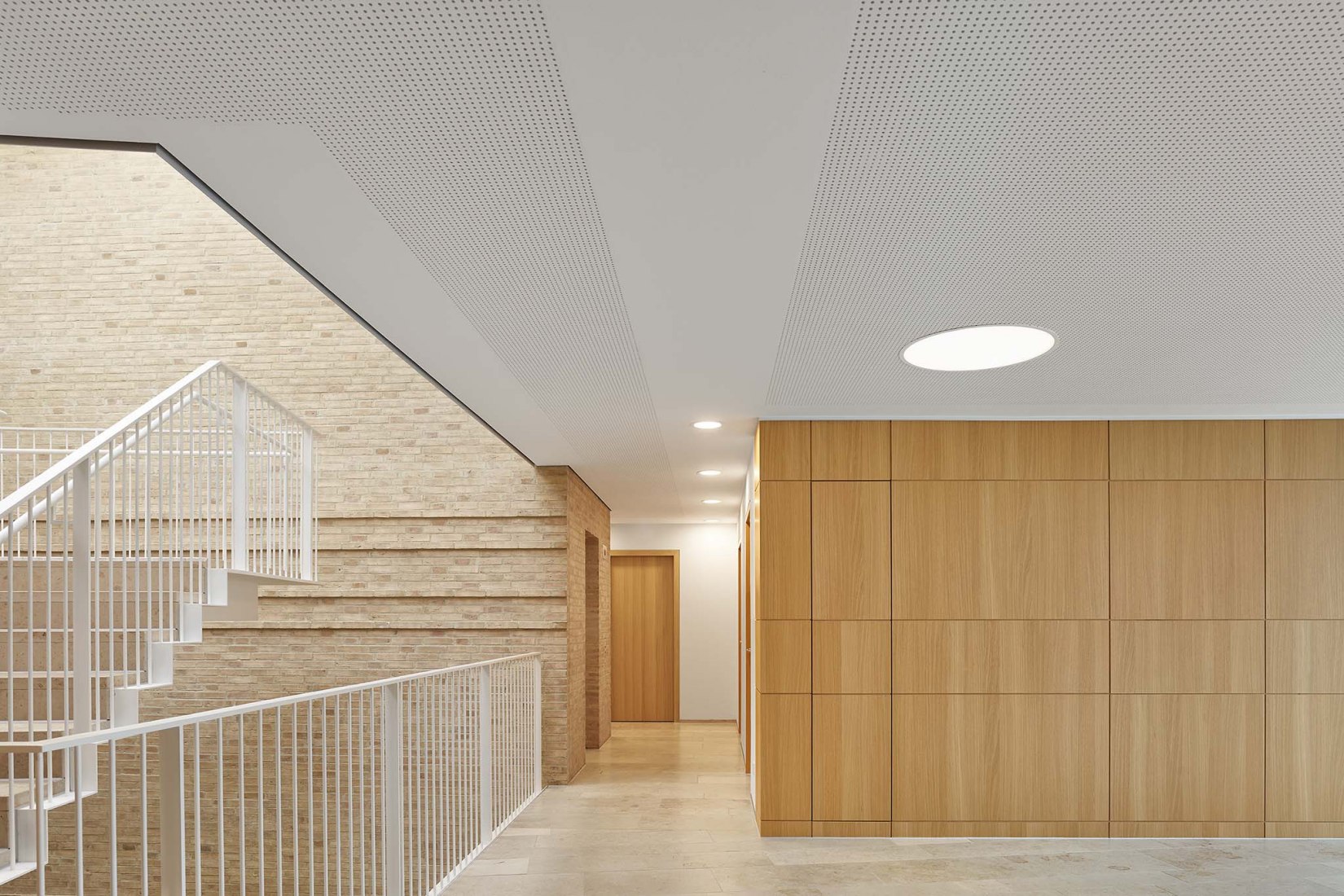 Nuevo edificio del Ayuntamiento de Baltmannsweiler por Zoll Architekten. Fotografía por Zooey Braun 