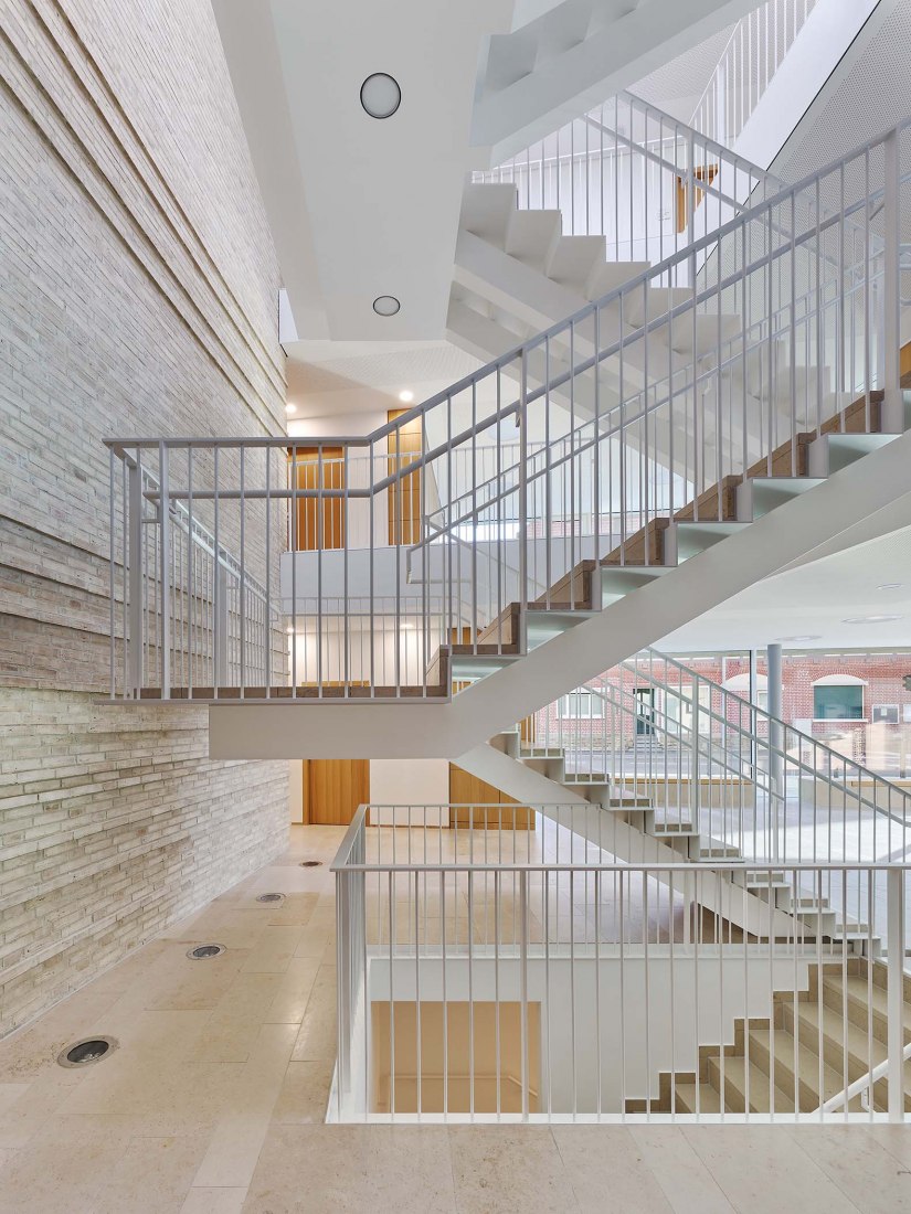 Nuevo edificio del Ayuntamiento de Baltmannsweiler por Zoll Architekten. Fotografía por Zooey Braun 