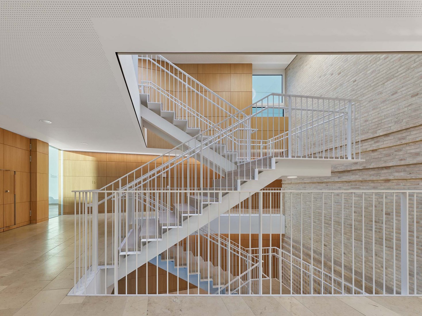 Nuevo edificio del Ayuntamiento de Baltmannsweiler por Zoll Architekten. Fotografía por Zooey Braun 