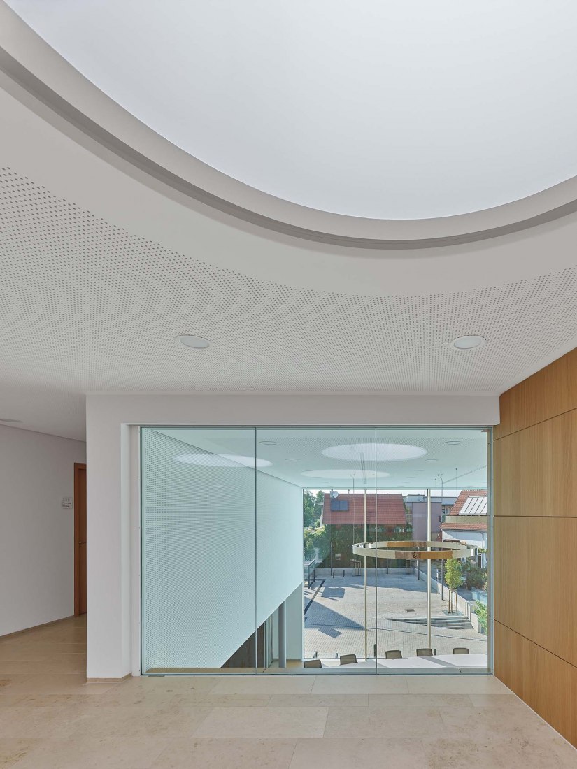 Nuevo edificio del Ayuntamiento de Baltmannsweiler por Zoll Architekten. Fotografía por Zooey Braun 
