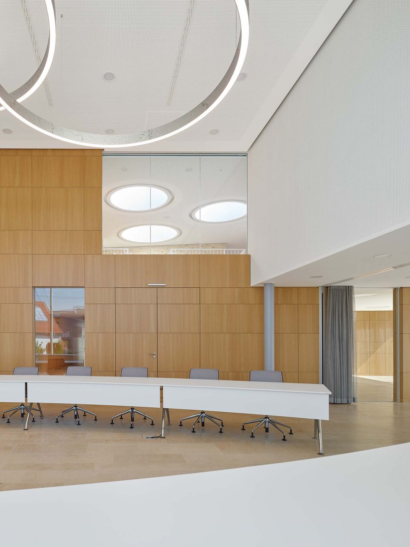 Nuevo edificio del Ayuntamiento de Baltmannsweiler por Zoll Architekten. Fotografía por Zooey Braun 