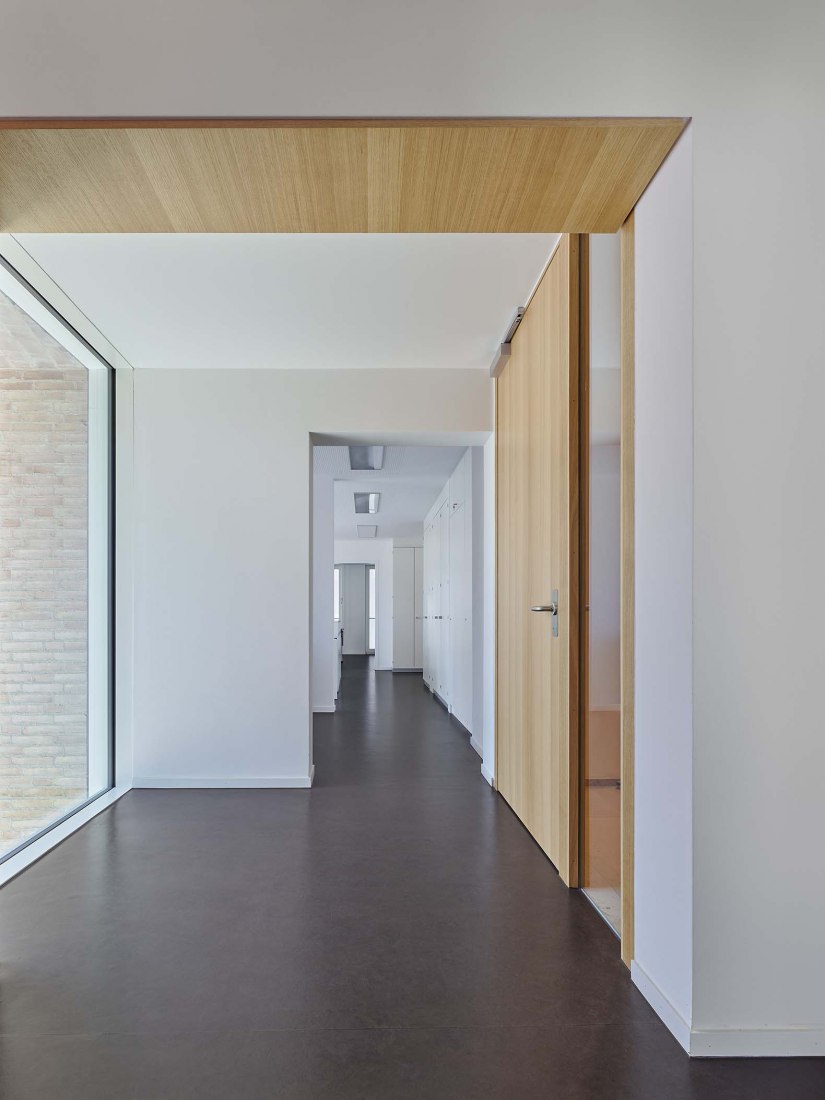 Nuevo edificio del Ayuntamiento de Baltmannsweiler por Zoll Architekten. Fotografía por Zooey Braun 
