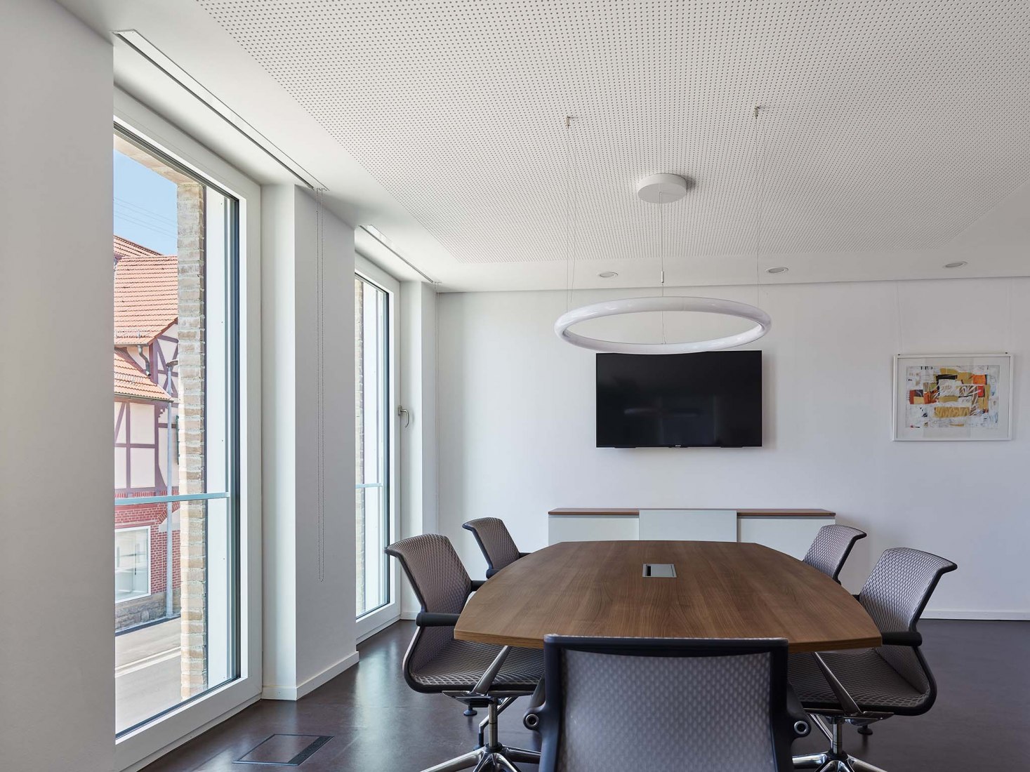 Nuevo edificio del Ayuntamiento de Baltmannsweiler por Zoll Architekten. Fotografía por Zooey Braun 