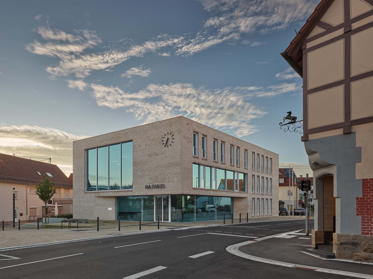 Nuevo edificio del Ayuntamiento de Baltmannsweiler por Zoll Architekten. Fotografía por Zooey Braun 
