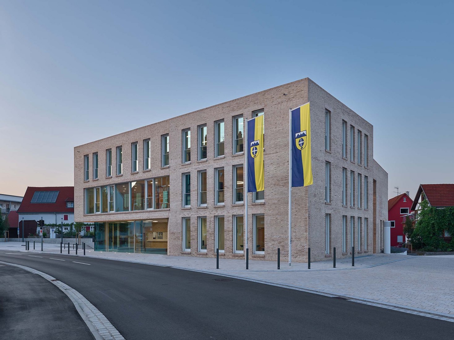 Nuevo edificio del Ayuntamiento de Baltmannsweiler por Zoll Architekten. Fotografía por Zooey Braun 