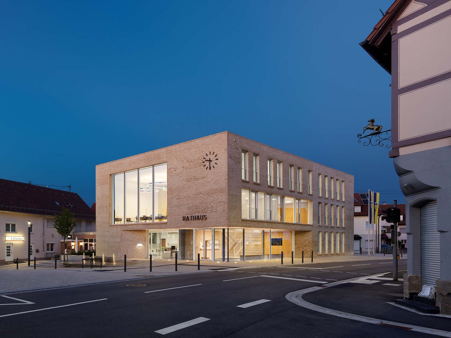 Nuevo edificio del Ayuntamiento de Baltmannsweiler por Zoll Architekten. Fotografía por Zooey Braun 