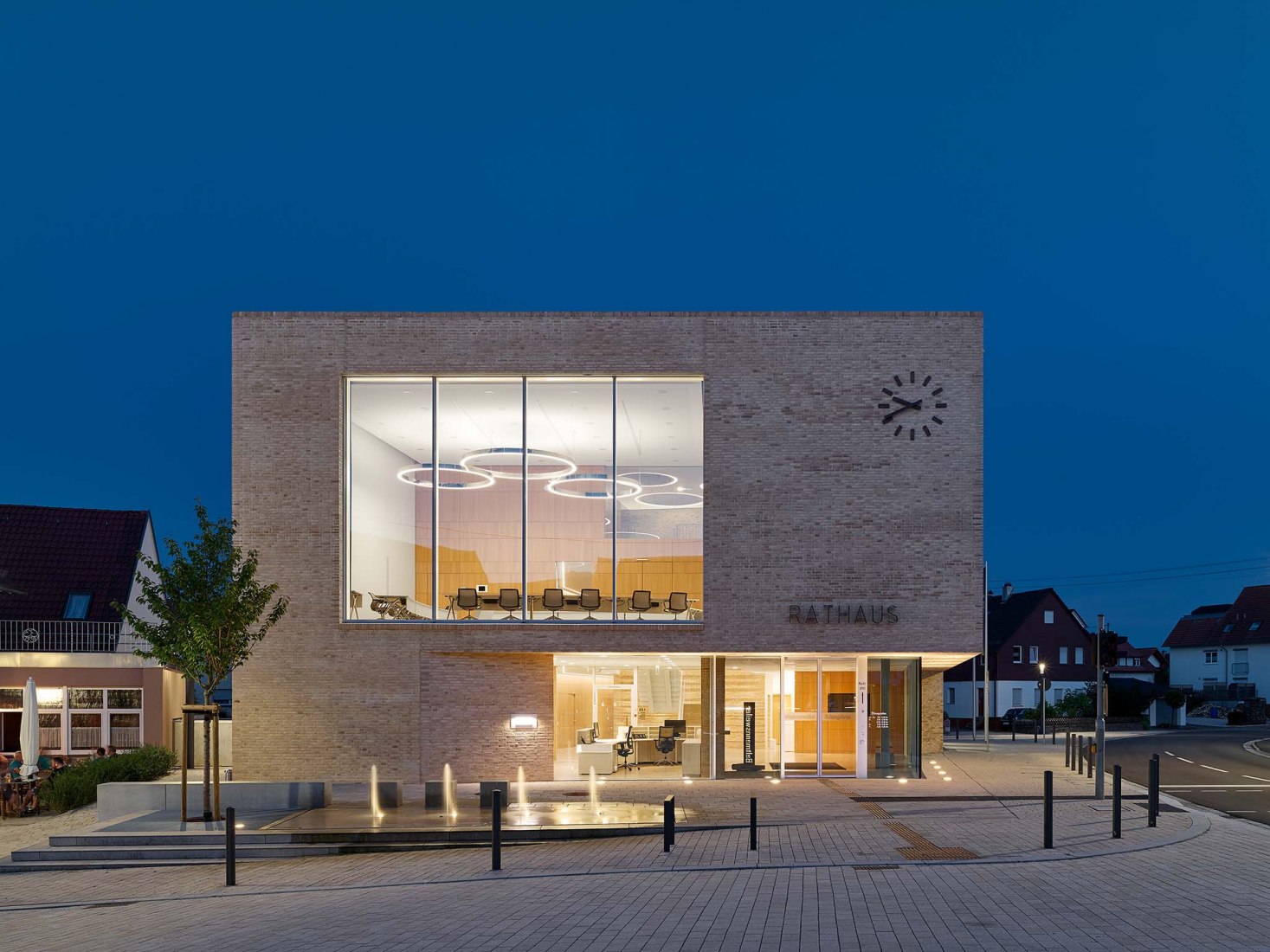 Nuevo edificio del Ayuntamiento de Baltmannsweiler por Zoll Architekten. Fotografía por Zooey Braun 