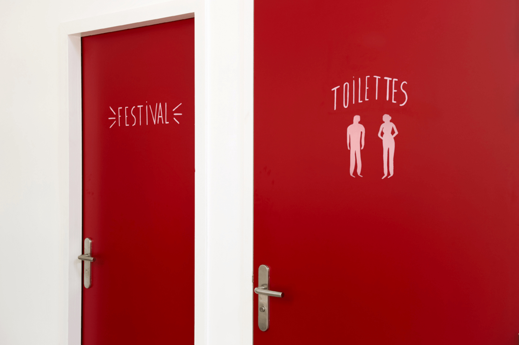 Detalle de las puertas en el interior del CINE 32. Fotografía © Adélaide Maisonabe. Cortesía de ENCORE HEUREUX.