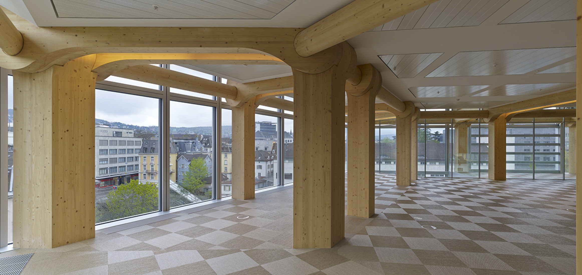 Nuevo edificio Zurich Werd, vista interior, quinta planta. Fotografía © Didier Boy de La Tour. Por Shigeru Ban.