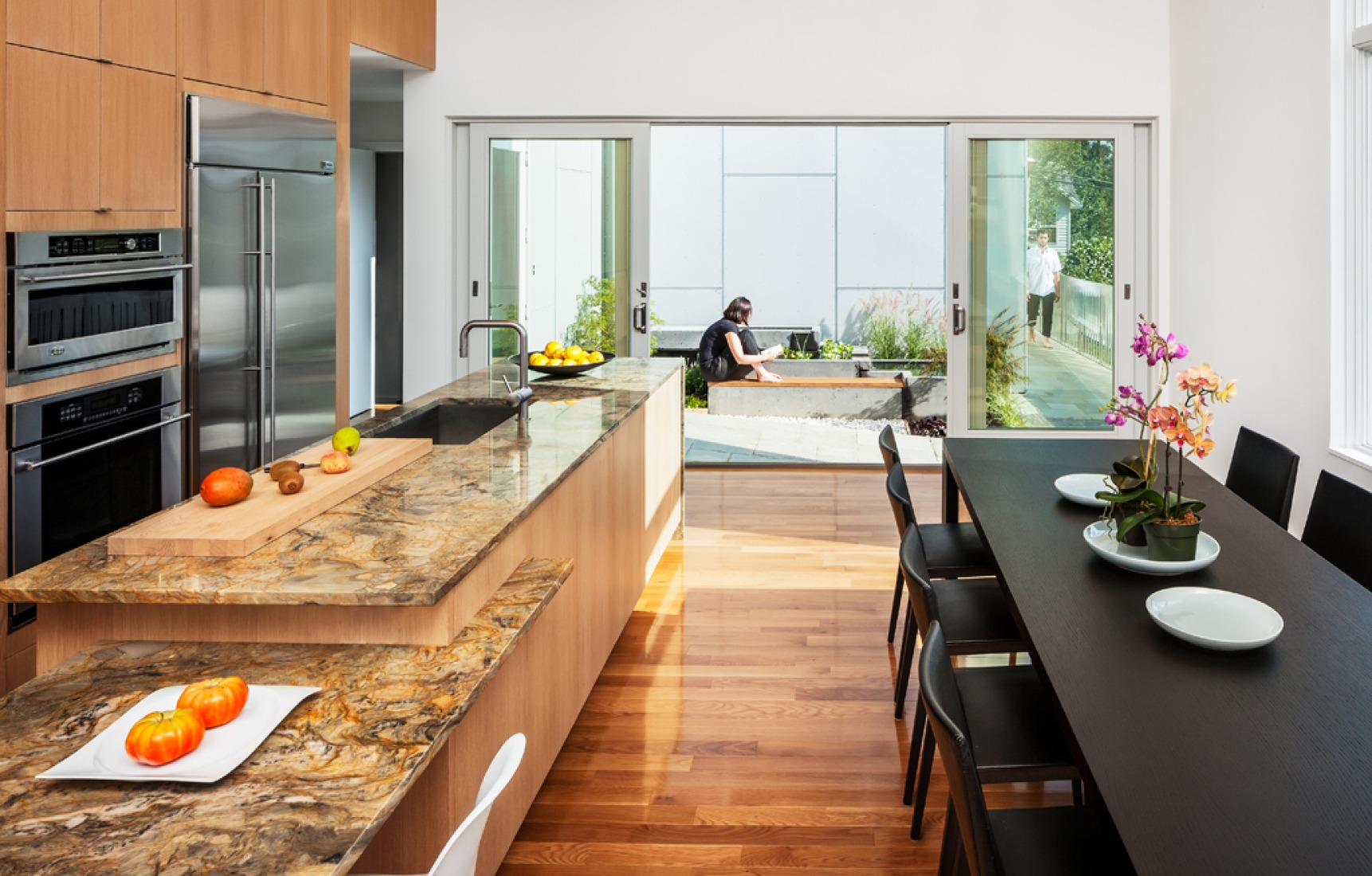 Vista interior, 10 Degree House por Höweler + Yoon Architecture. Fotografía © Jeff Wolfram.