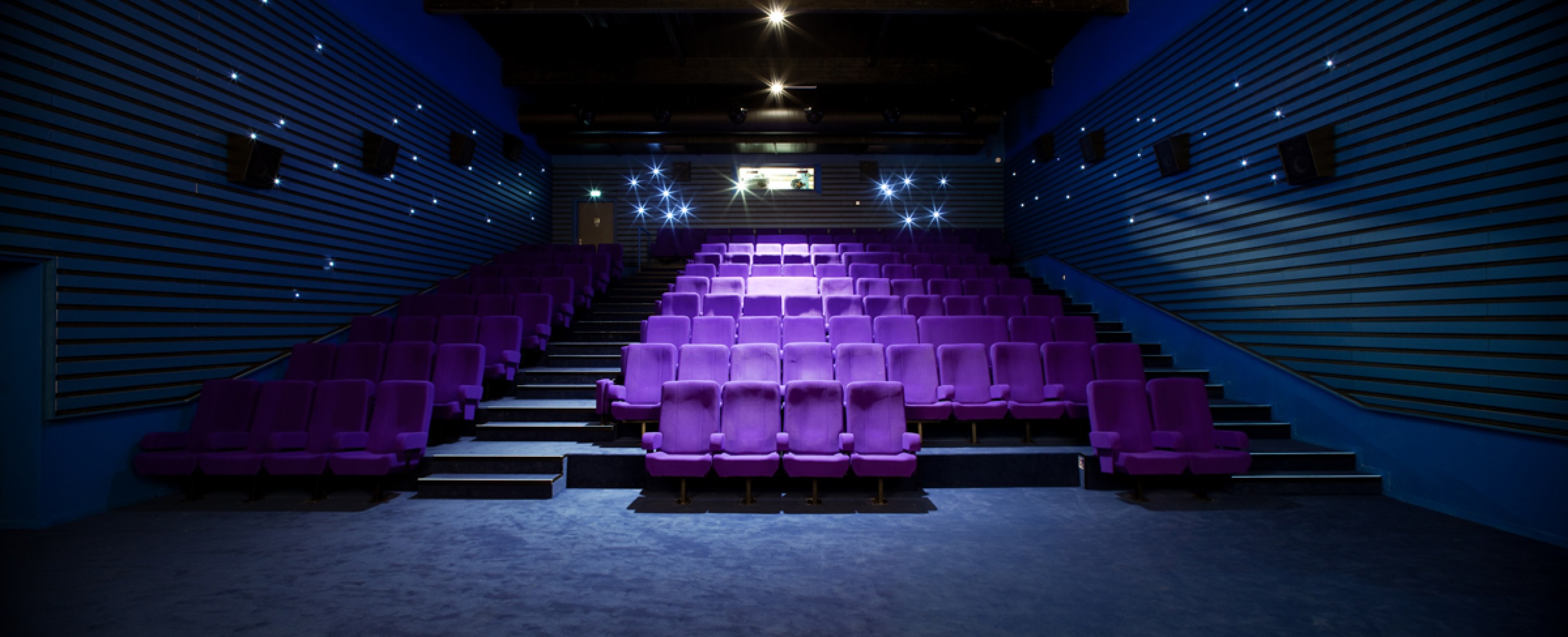 Sala de proyección 1 del CINE 32. Fotografía © Sébastien Normand. Cortesía de ENCORE HEUREUX.