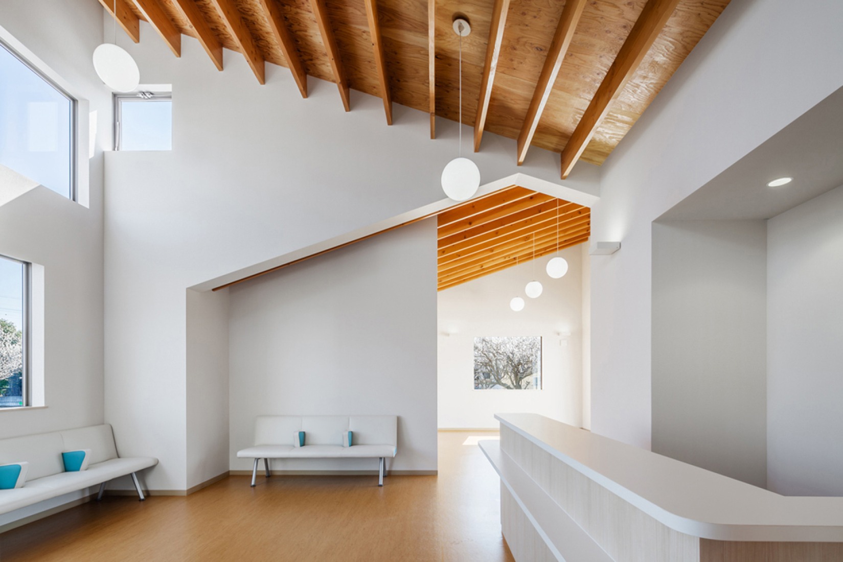 Interior view. Y-clinic by Kimitaka Aoki + ARCO architects. Photography © Ippei Shinzawa.