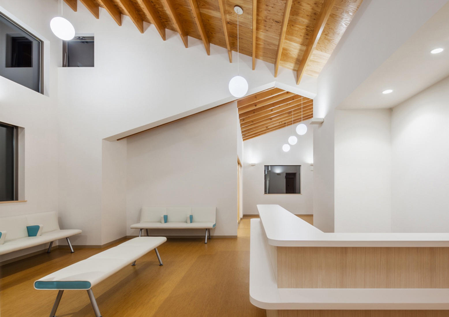 Interior view. Y-clinic by Kimitaka Aoki + ARCO architects. Photography © Ippei Shinzawa.