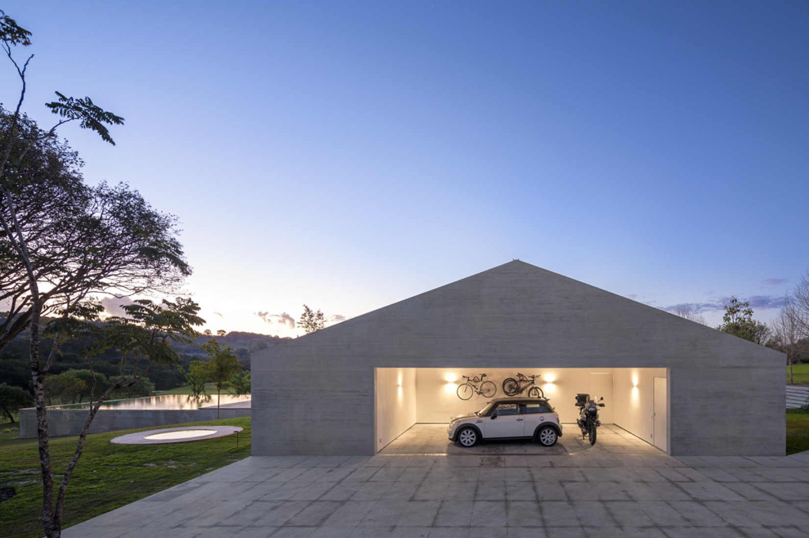 Parking, M&M House por studio MK27. Fotografía © Fernando Guerra | FG+SG.