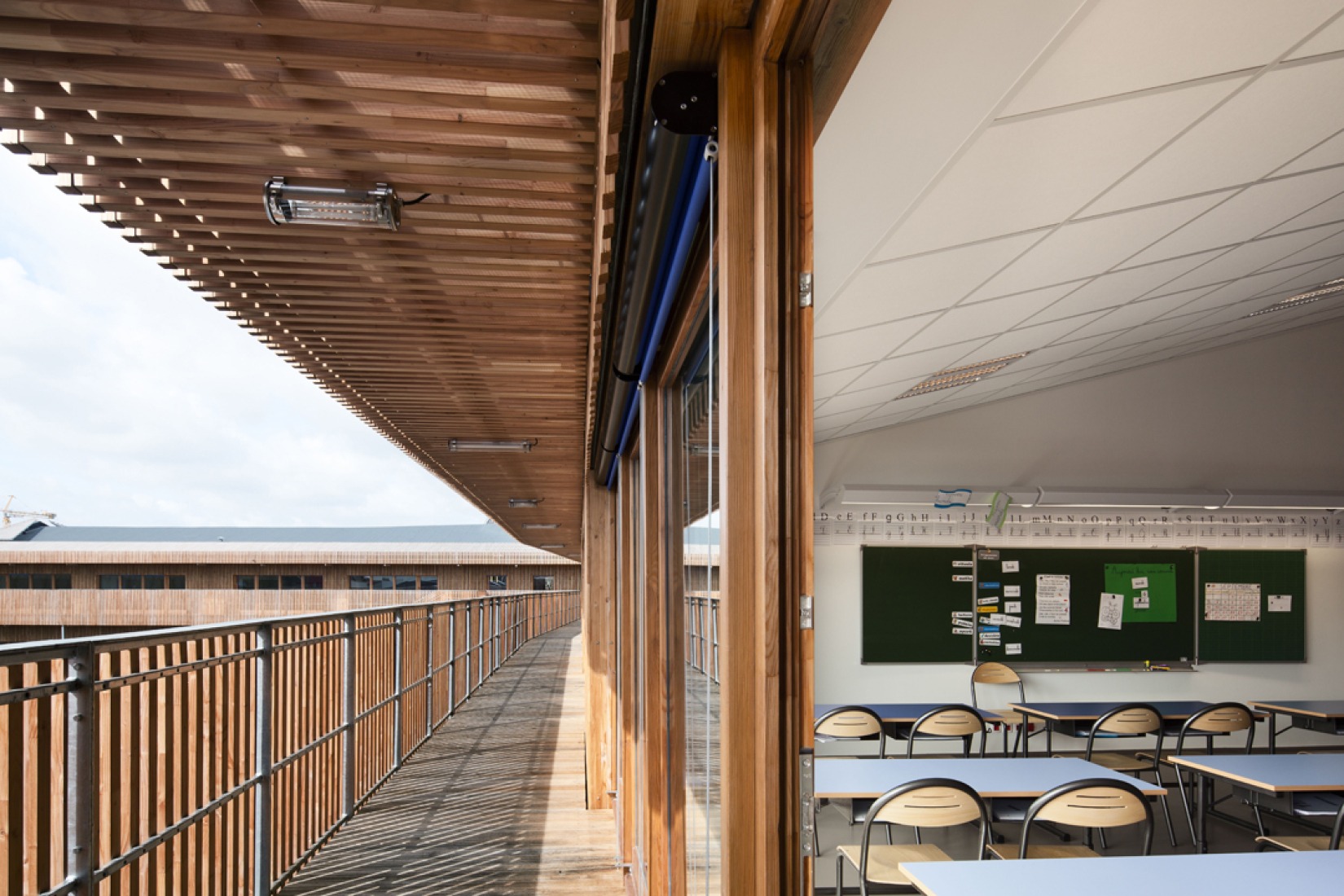 Classroom, Intermunicipal school complex by Vincent Parreira – AAVP Architecture. Photography © Luc Boegly. Courtesy of Metropolis Communication.