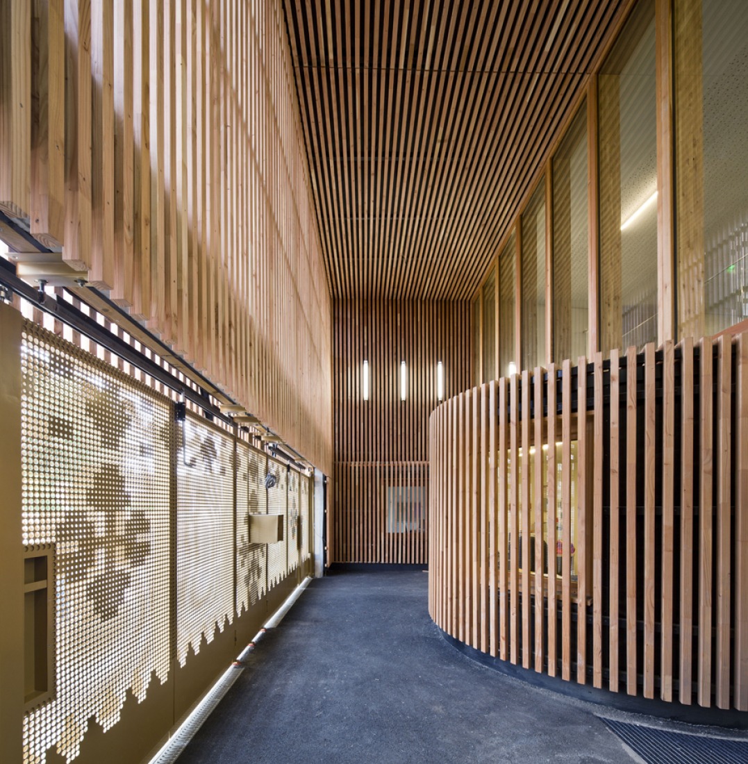 Access, Intermunicipal school complex by Vincent Parreira – AAVP Architecture. Photography © Luc Boegly. Courtesy of Metropolis Communication.