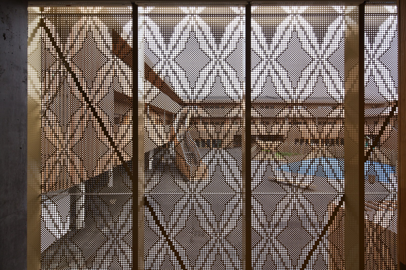 HAL catering + gym building. Intermunicipal school complex by Vincent Parreira – AAVP Architecture. Photography © Luc Boegly. Courtesy of Metropolis Communication.