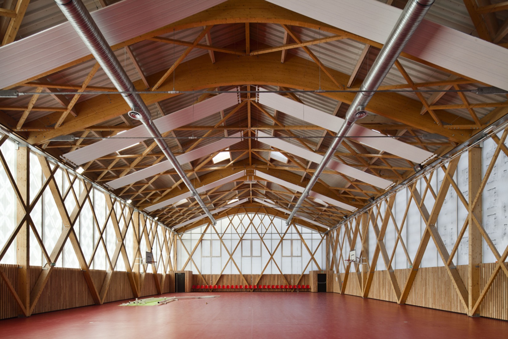 HAL catering + gym building, Intermunicipal school complex by Vincent Parreira – AAVP Architecture. Photography © Luc Boegly. Courtesy of Metropolis Communication.