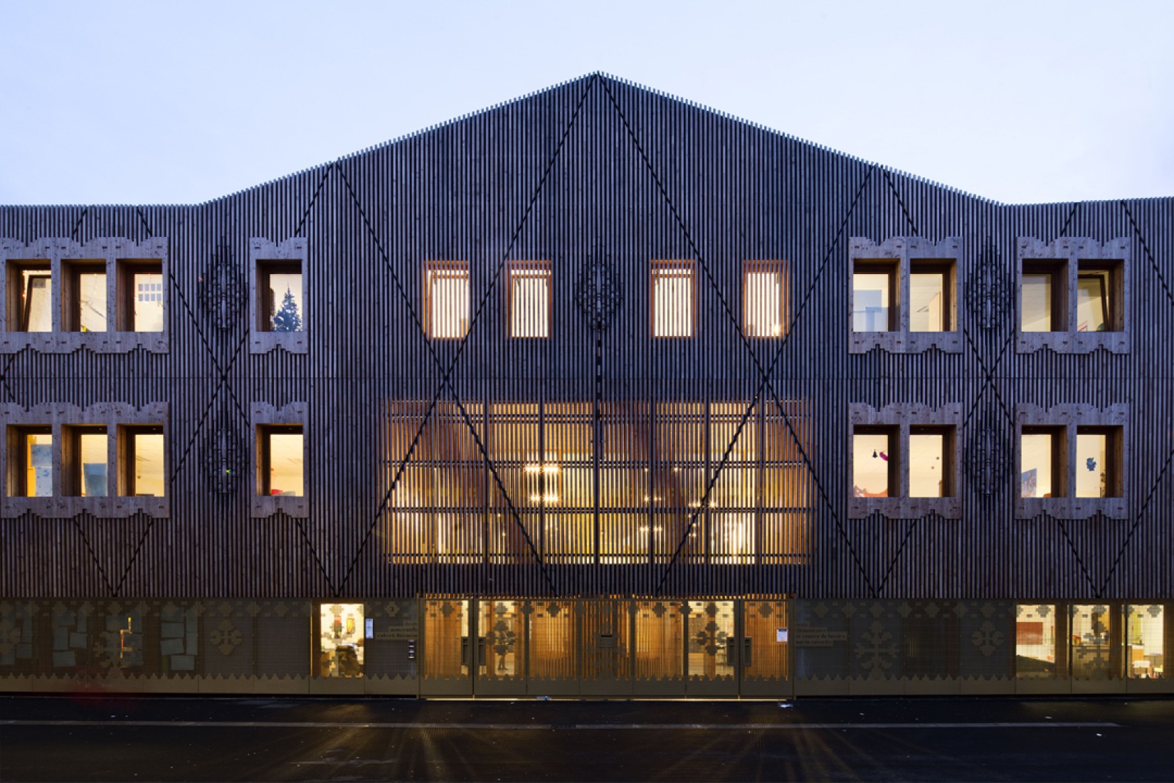 Access, Intermunicipal school complex by Vincent Parreira – AAVP Architecture. Photography © Luc Boegly. Courtesy of Metropolis Communication. 
