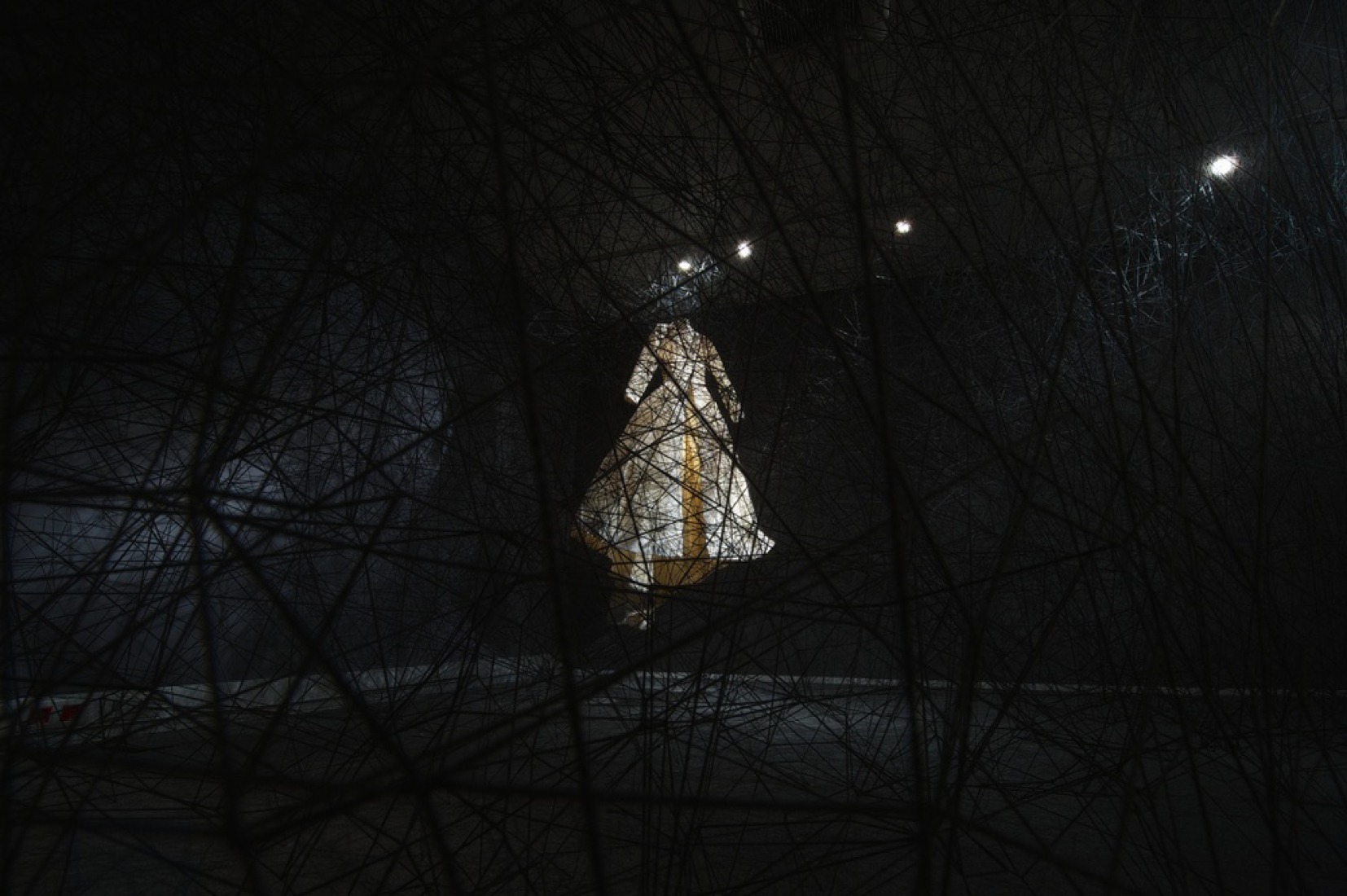 "State of being". Black wool, dress. "Synchronizing Strings and Rhizomes " by Chiharu Shiota. Photography © Sunhi Mang