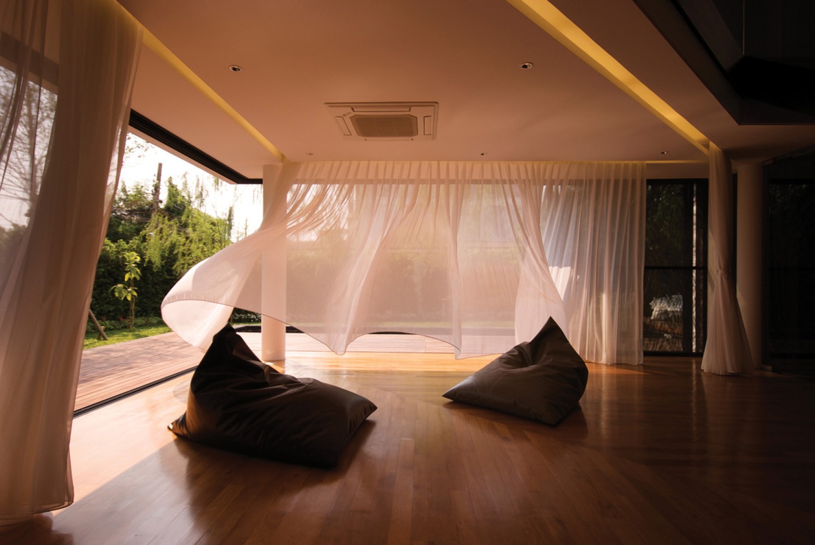 Living room, Baan Moon by IF. Photograph © Wison Tungthunya & IF.